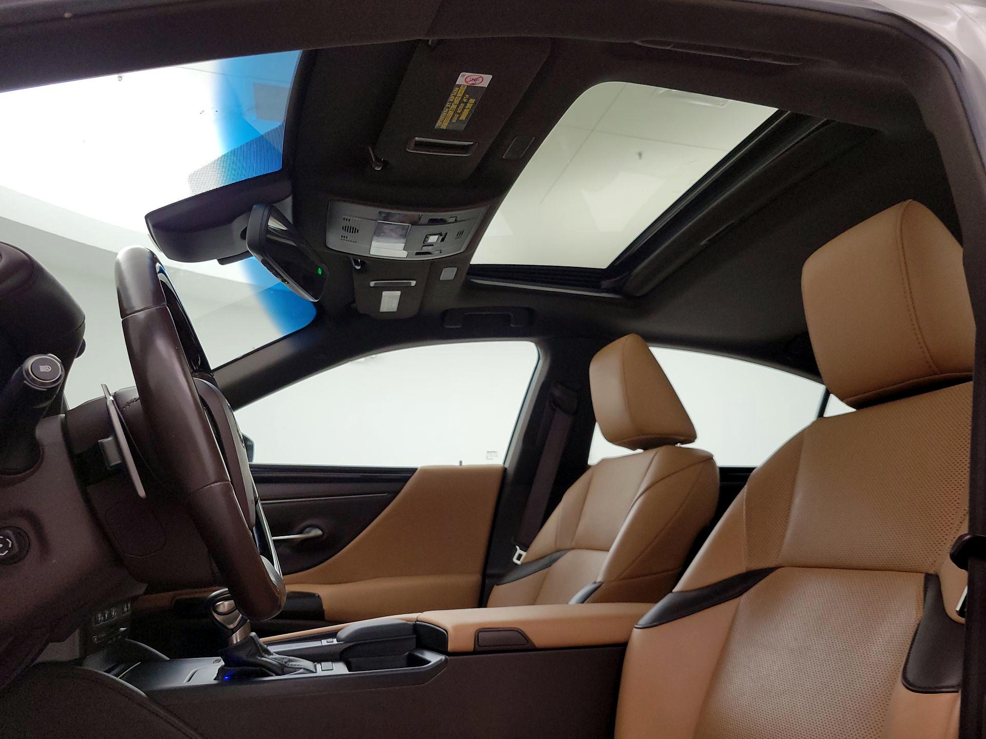 Thumbnail: 2020 Lexus ES - 19
