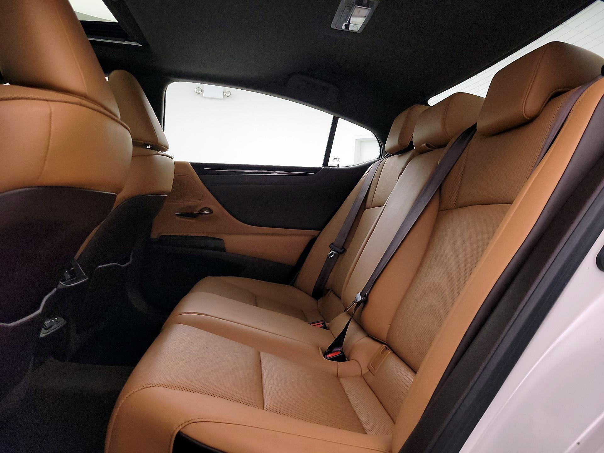 Thumbnail: 2020 Lexus ES - 20