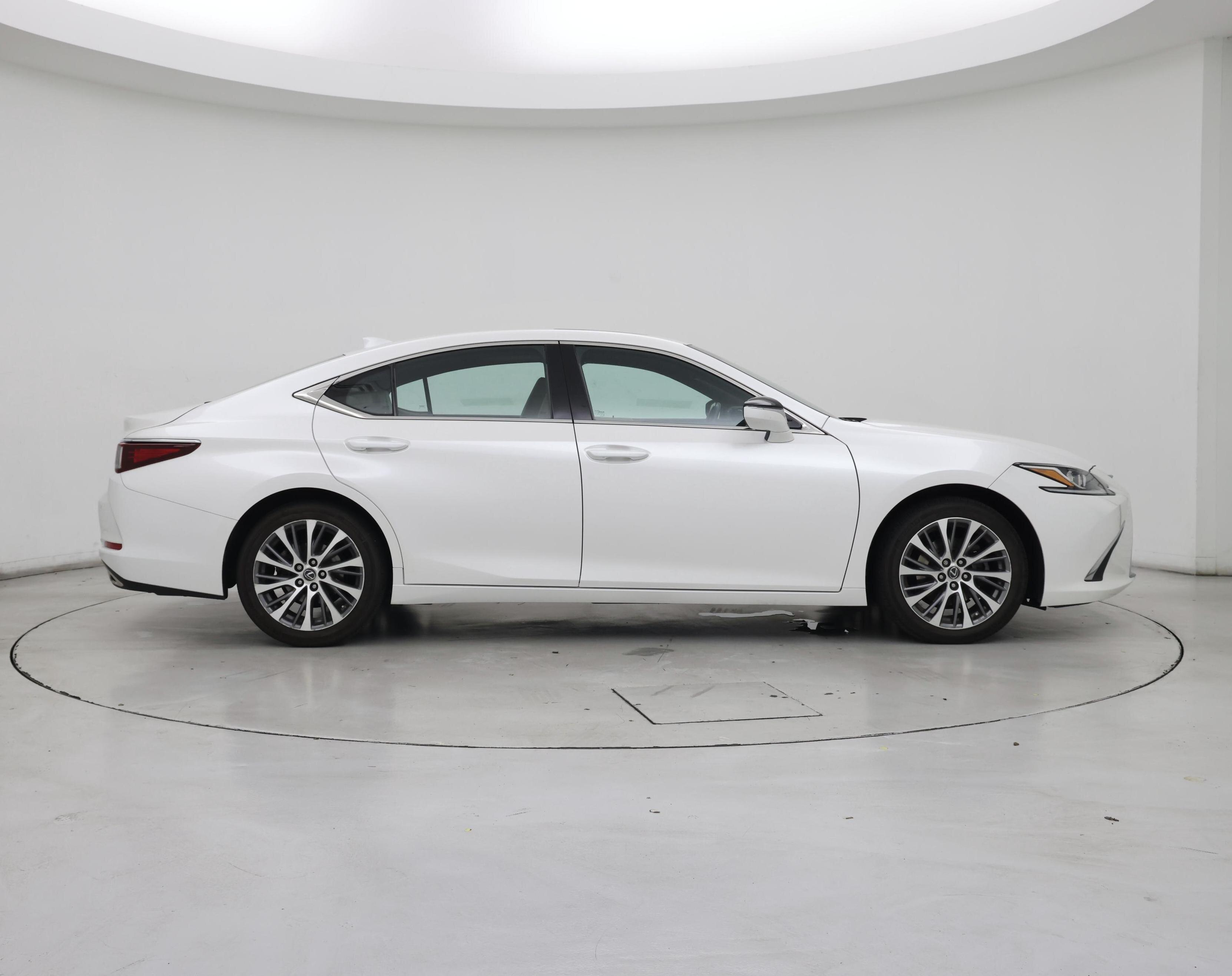 Thumbnail: 2020 Lexus ES - 7