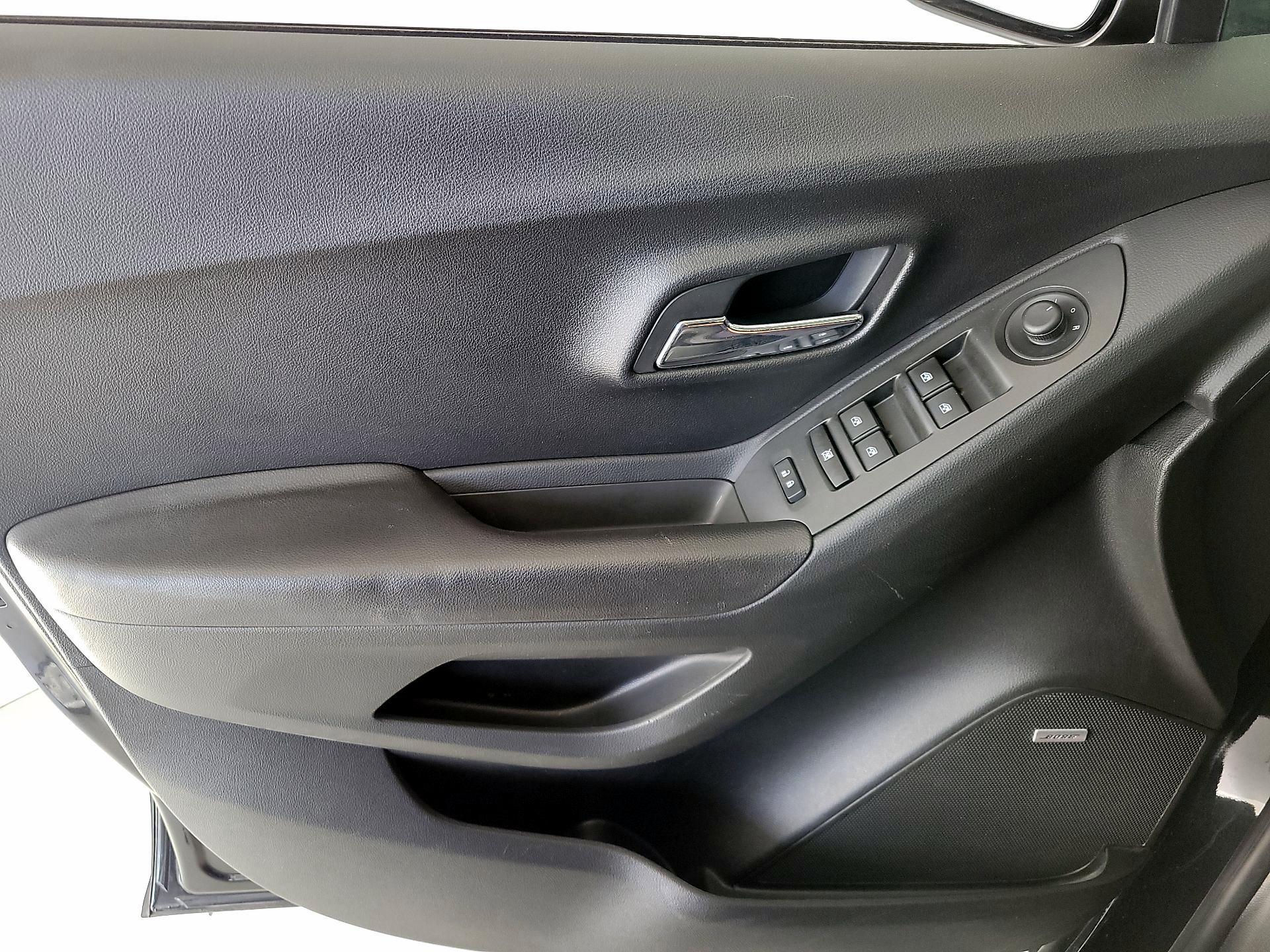 Thumbnail: 2015 Chevrolet Trax - 12