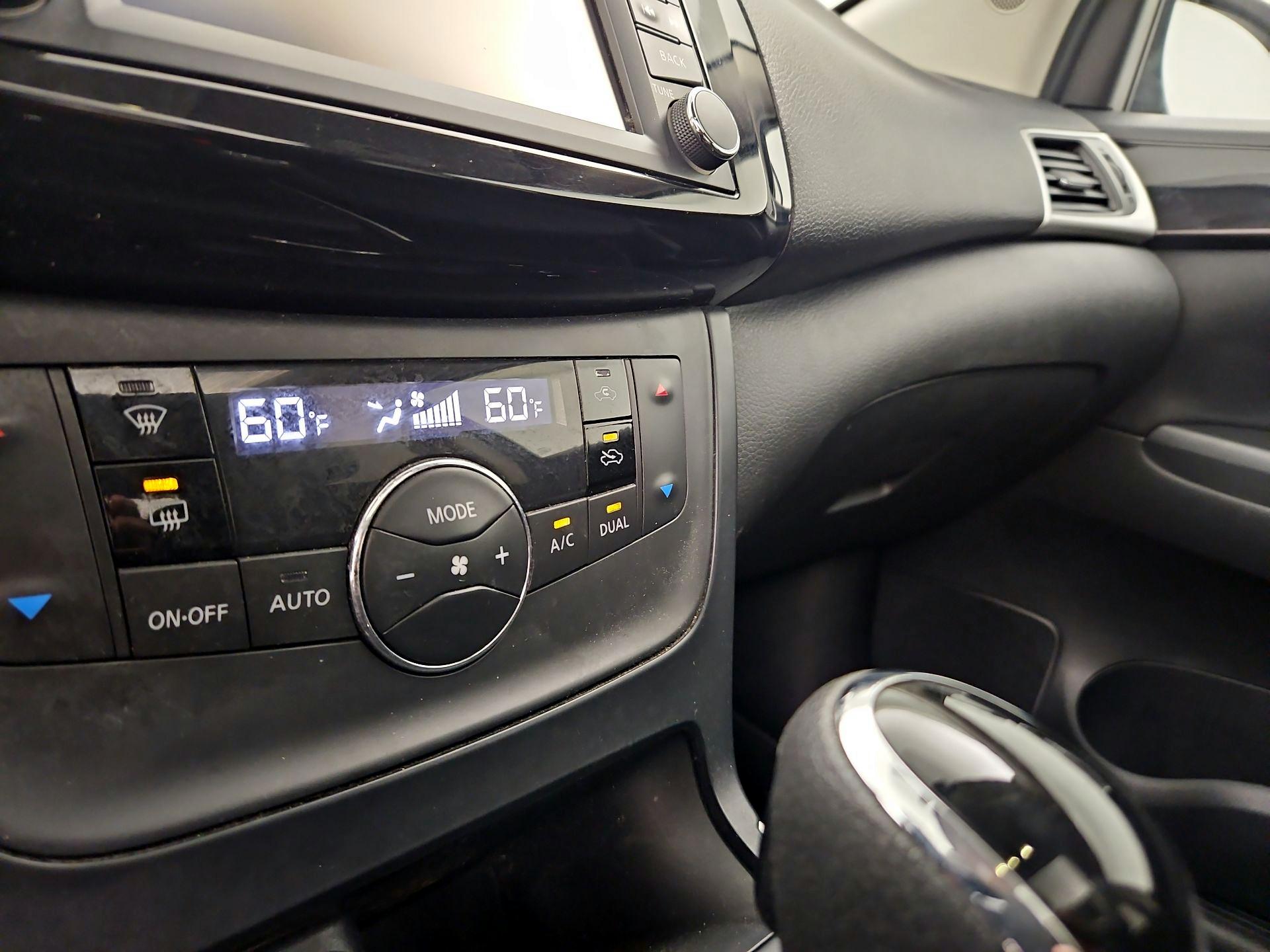 Thumbnail: 2018 Nissan Sentra - 16