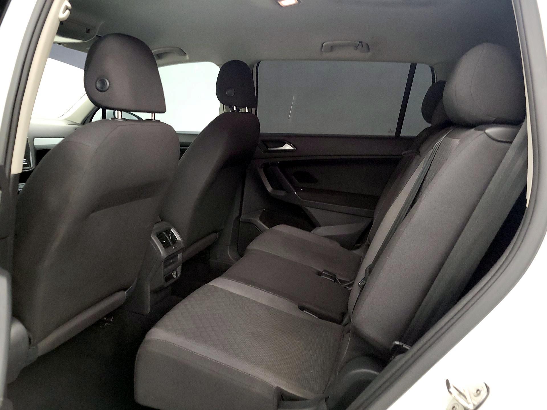Thumbnail: 2018 Volkswagen Tiguan - 17