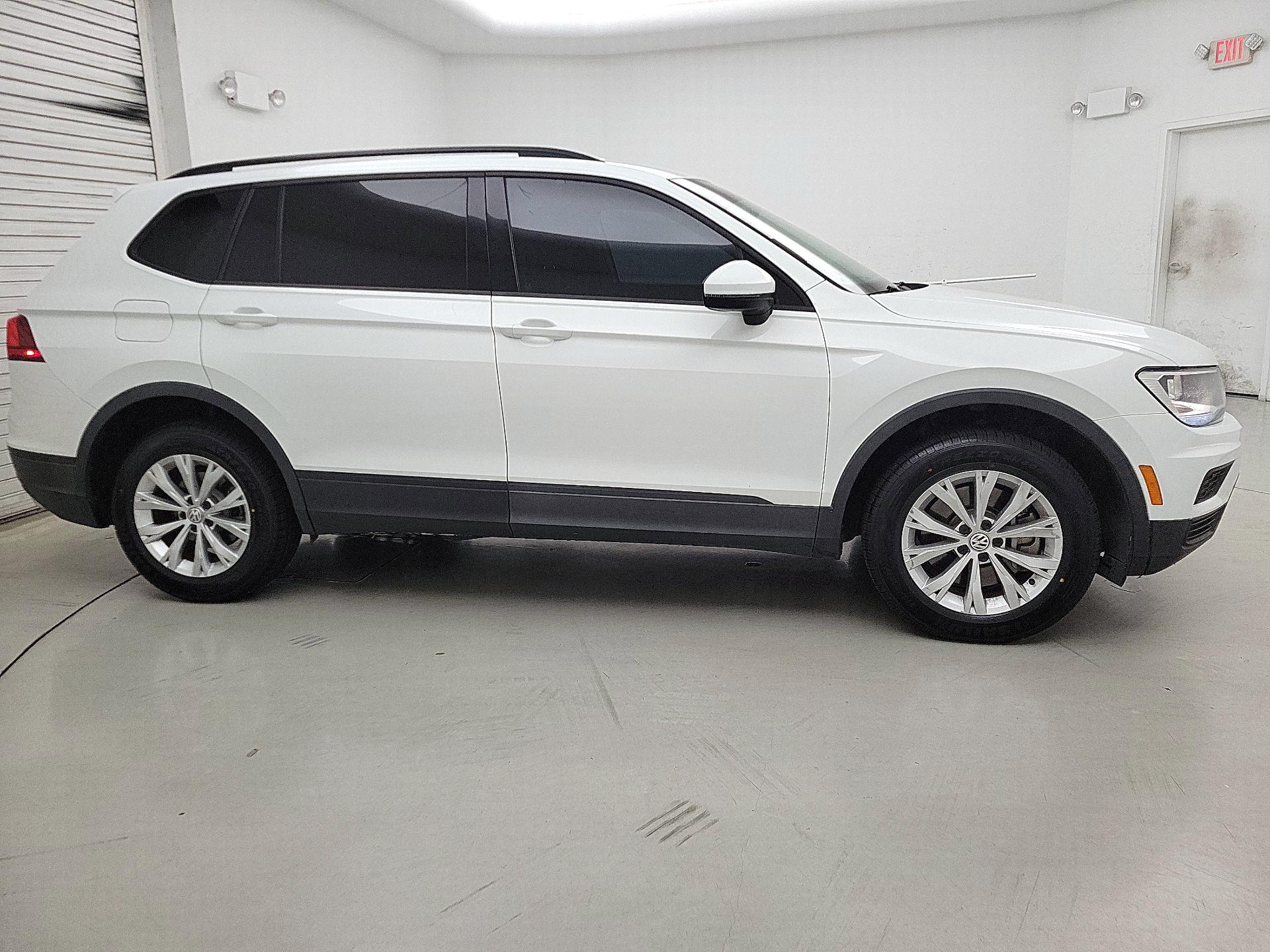 Thumbnail: 2018 Volkswagen Tiguan - 4