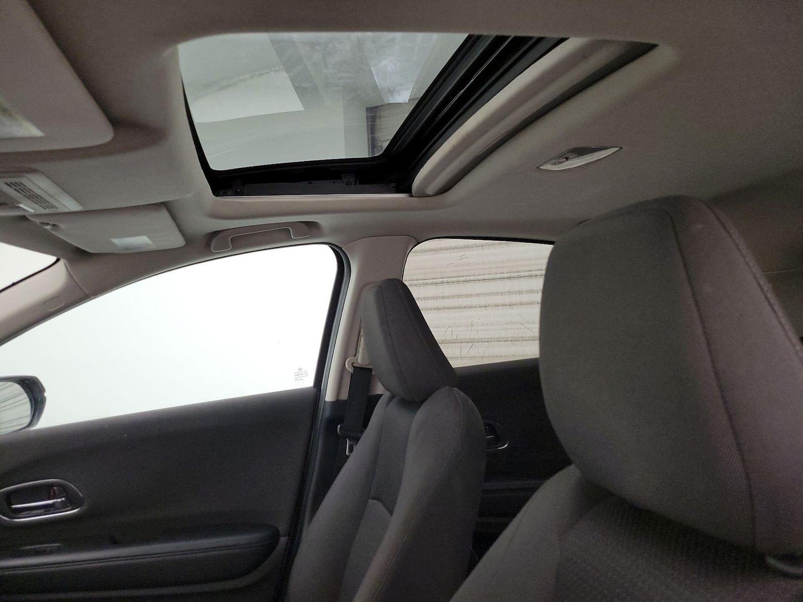Sunroof(s) & Overhead Airbags