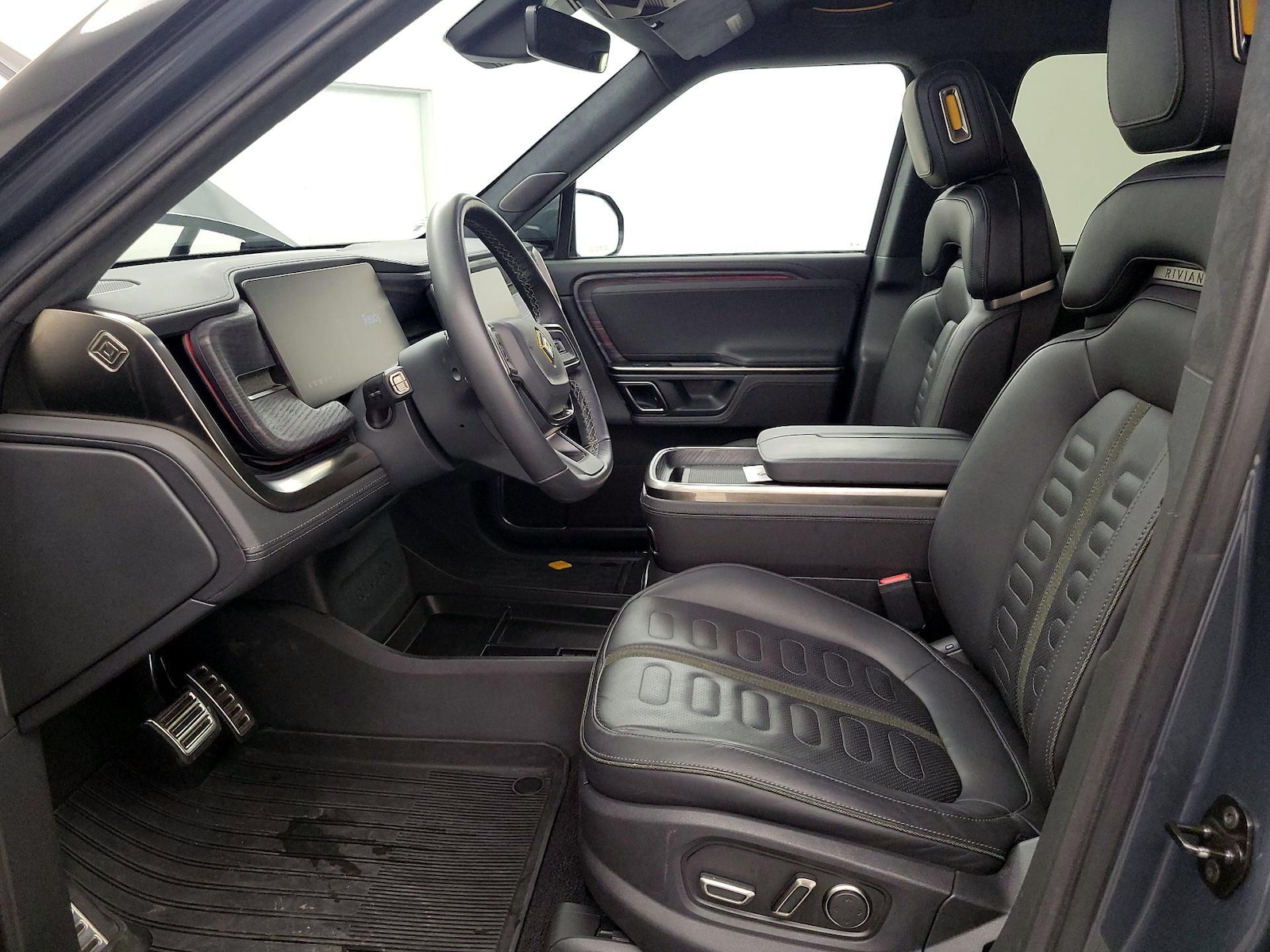 2023 Rivian R1S Adventure - Photo 12