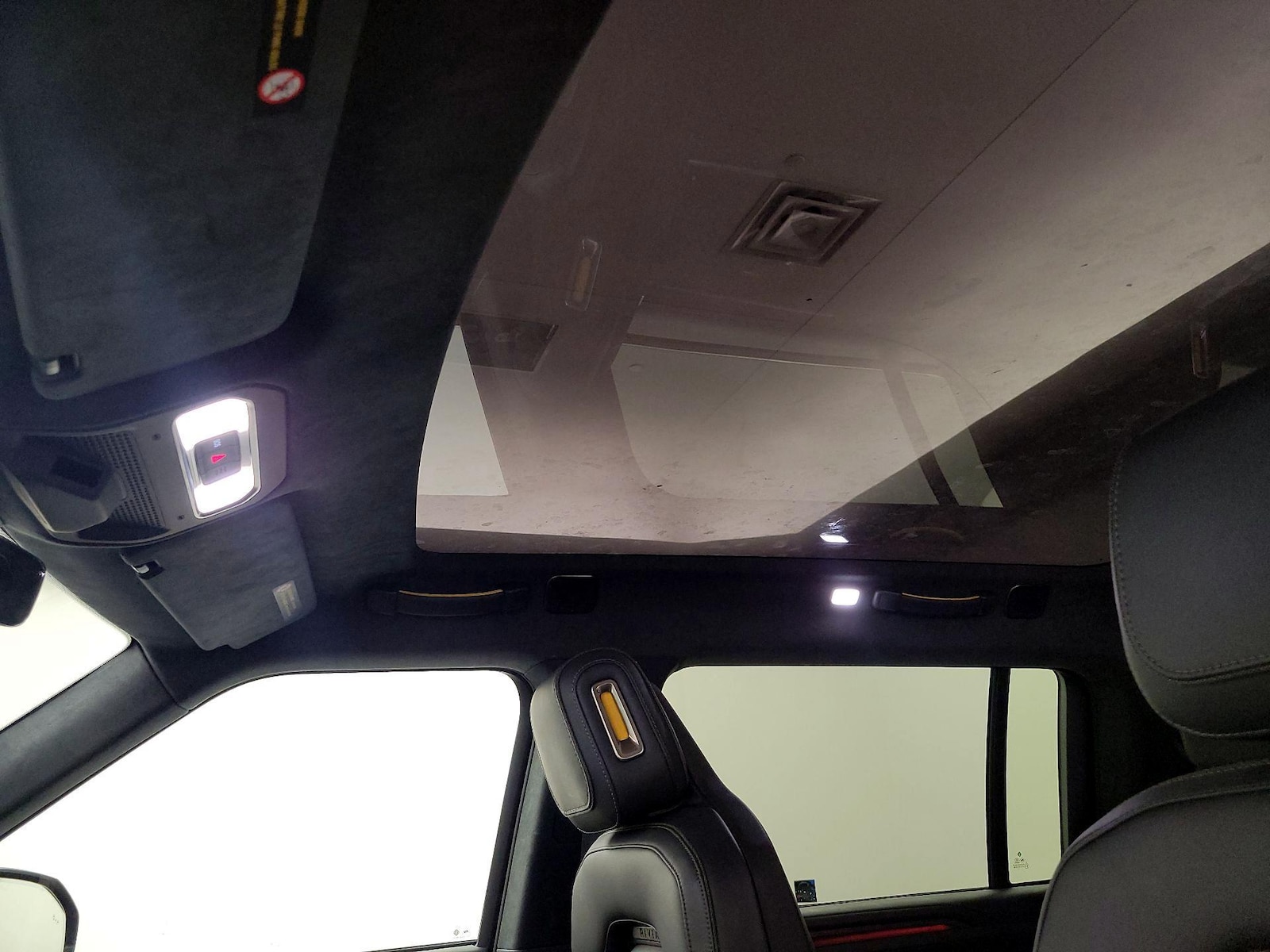 2023 Rivian R1S Adventure - Photo 19