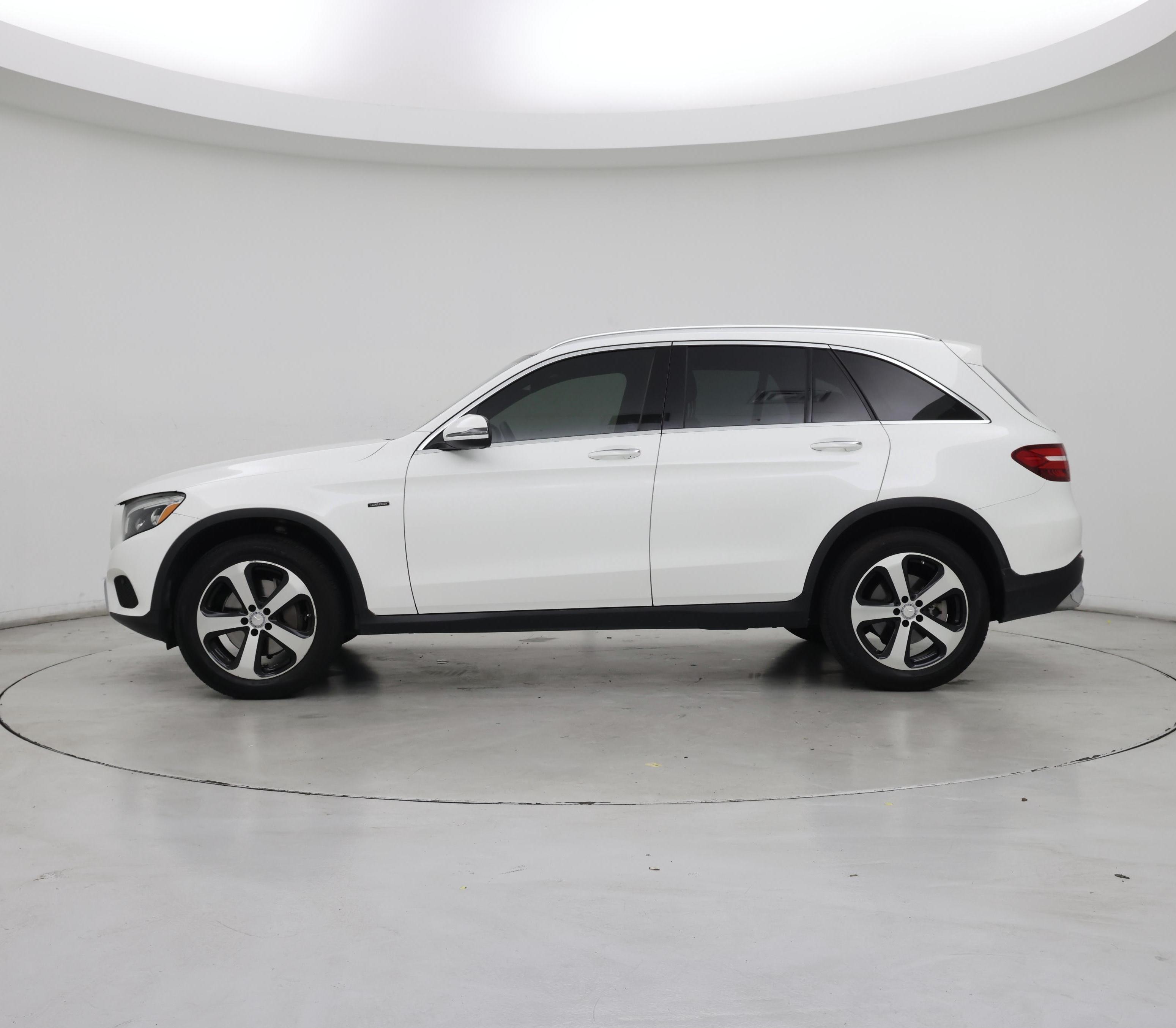Thumbnail: 2016 Mercedes-Benz GLC - 3