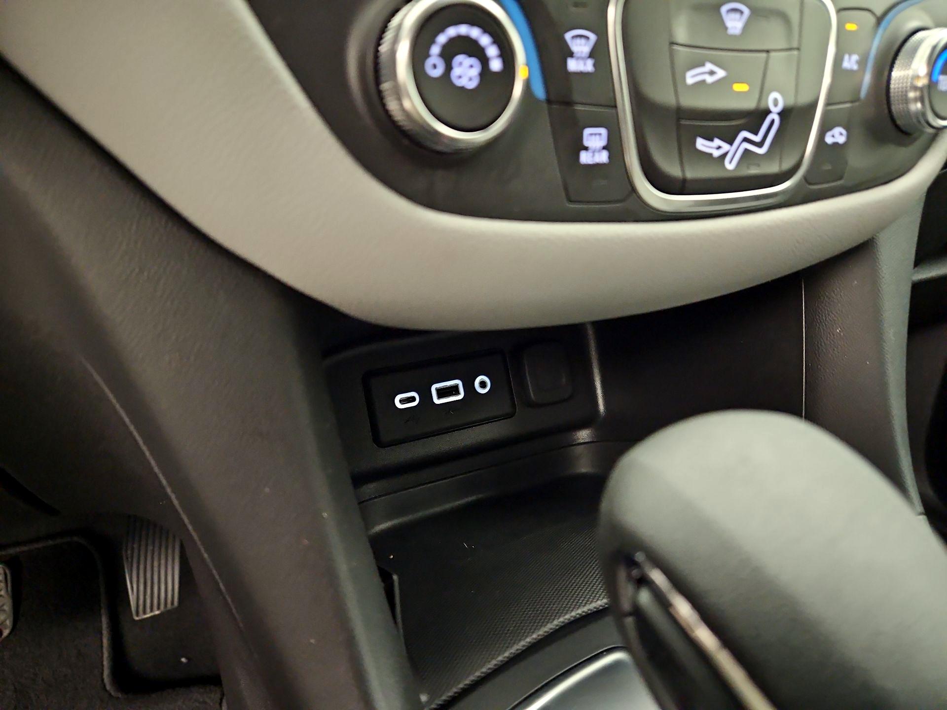 Thumbnail: 2022 Chevrolet Equinox - 18
