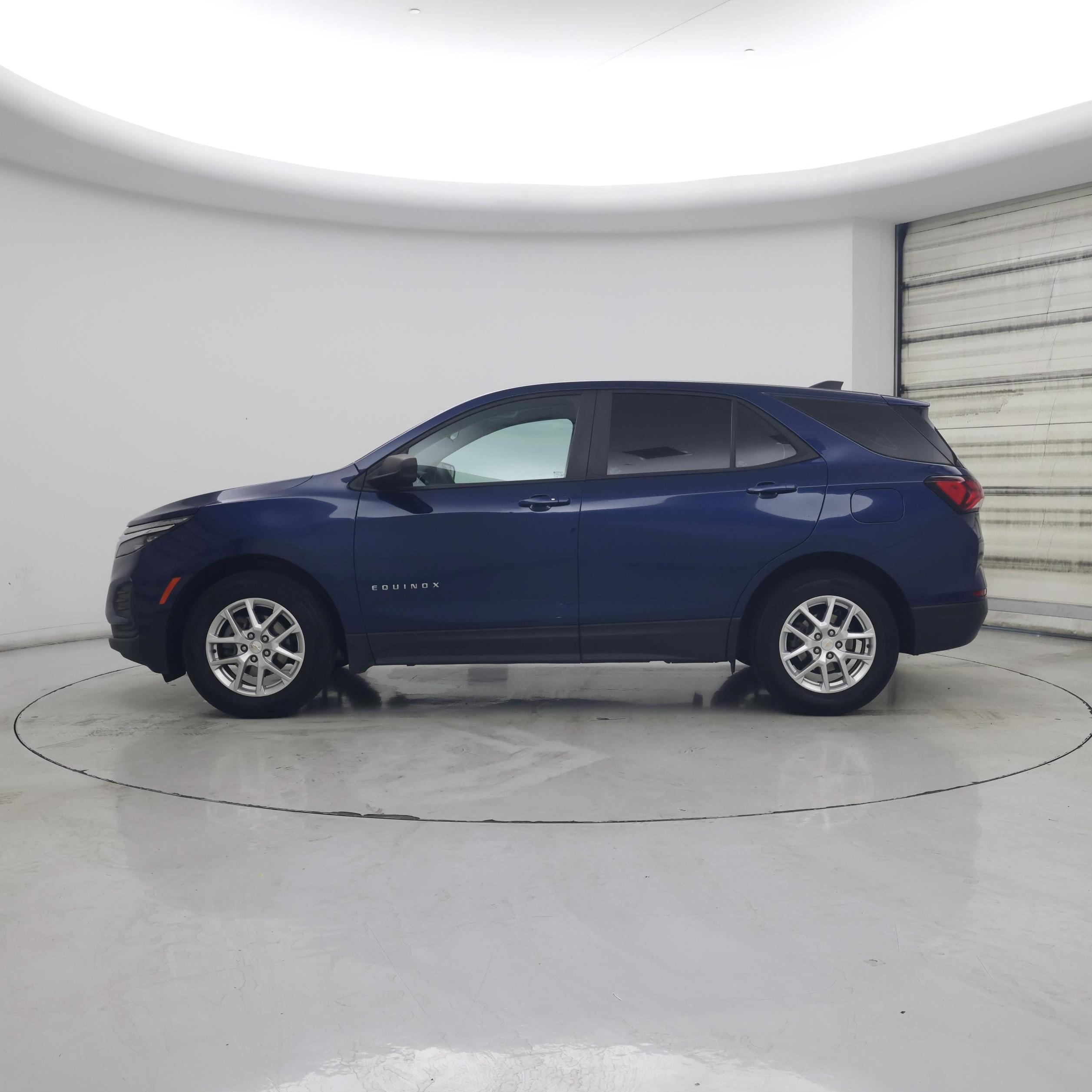 Thumbnail: 2022 Chevrolet Equinox - 3