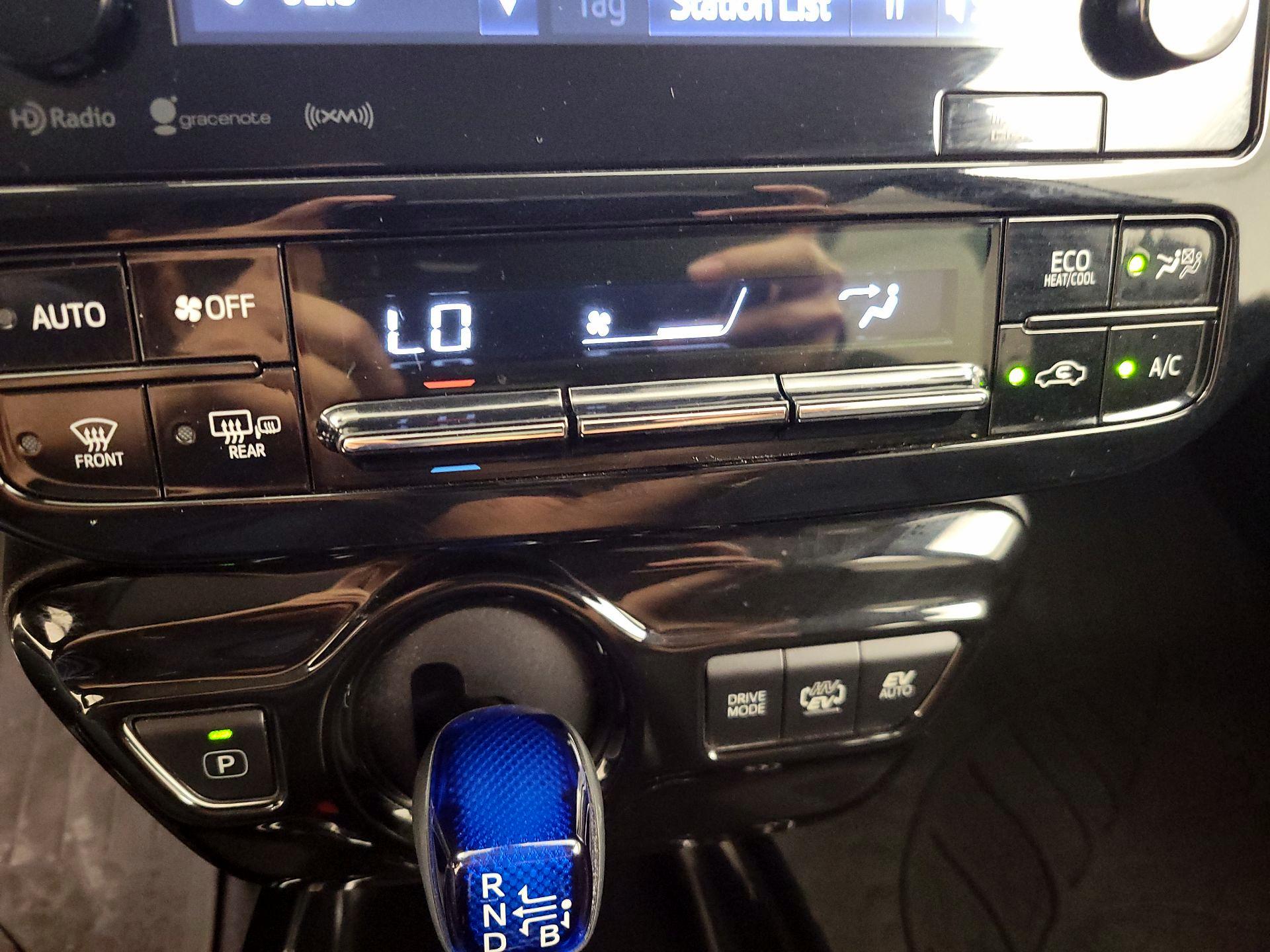 Thumbnail: 2018 Toyota Prius Prime - 16