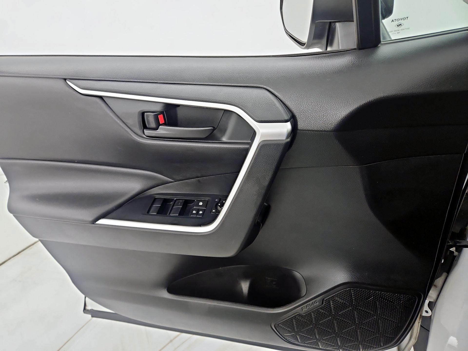Thumbnail: 2020 Toyota RAV4 - 12