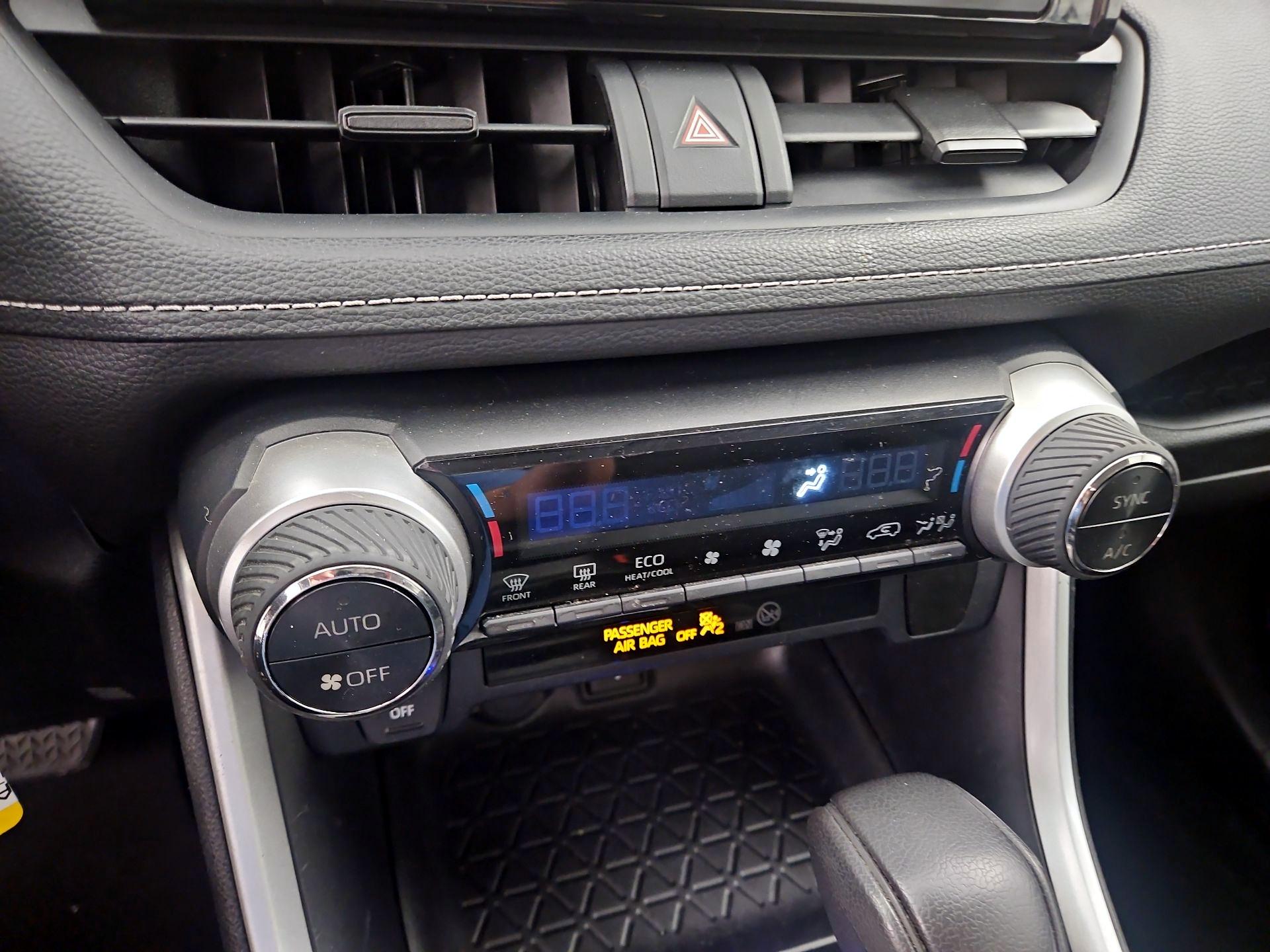 Thumbnail: 2020 Toyota RAV4 - 16