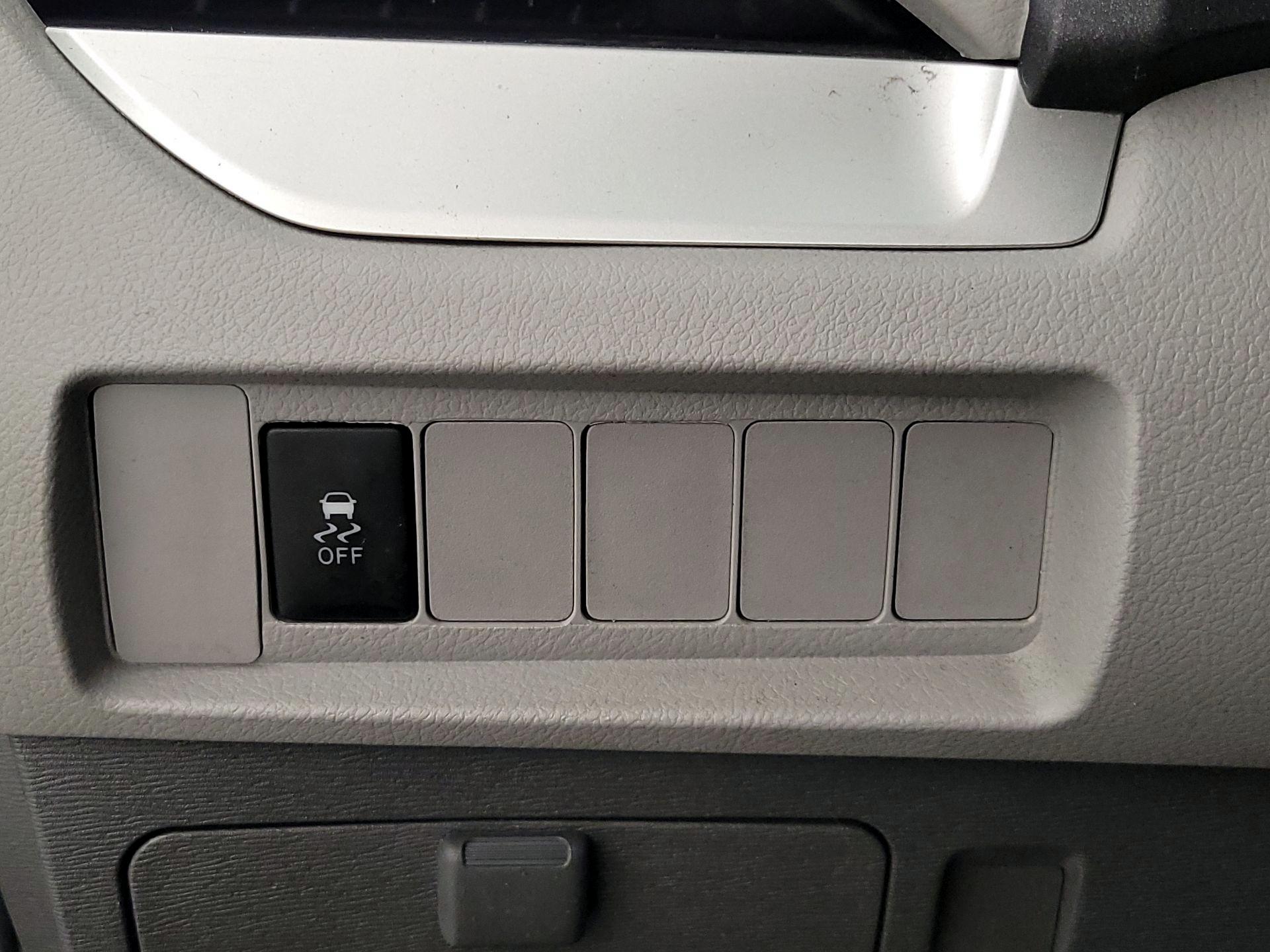 Thumbnail: 2018 Toyota Sienna - 11