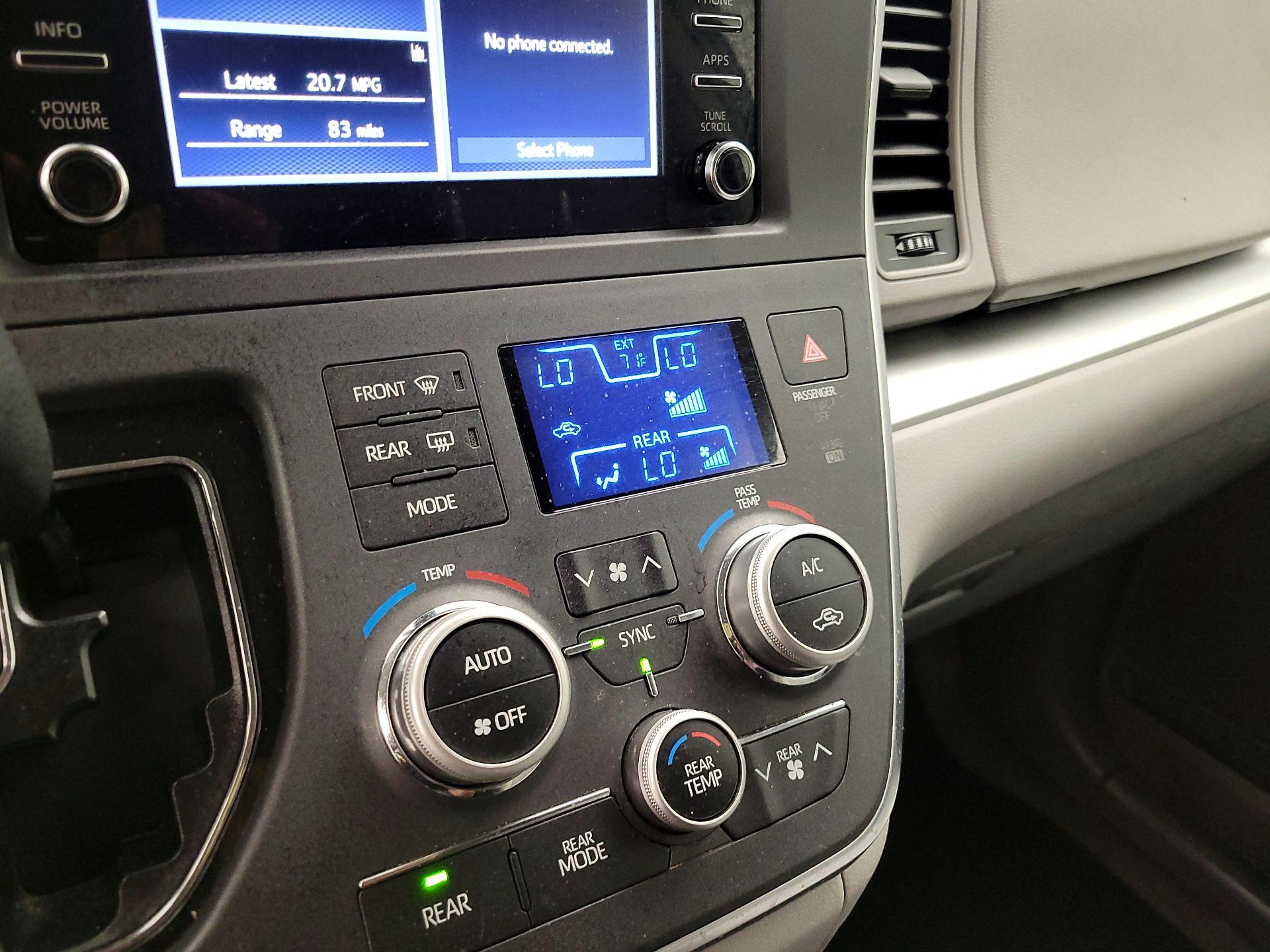 Thumbnail: 2018 Toyota Sienna - 14
