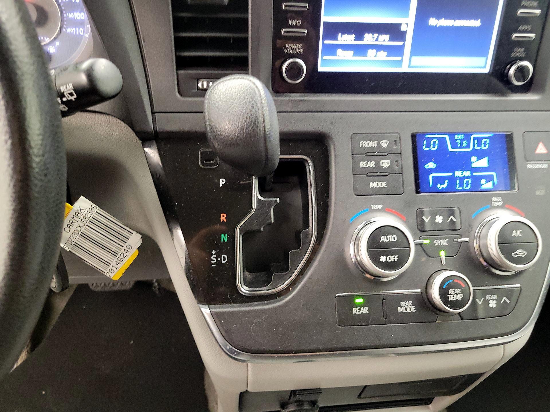 Thumbnail: 2018 Toyota Sienna - 15