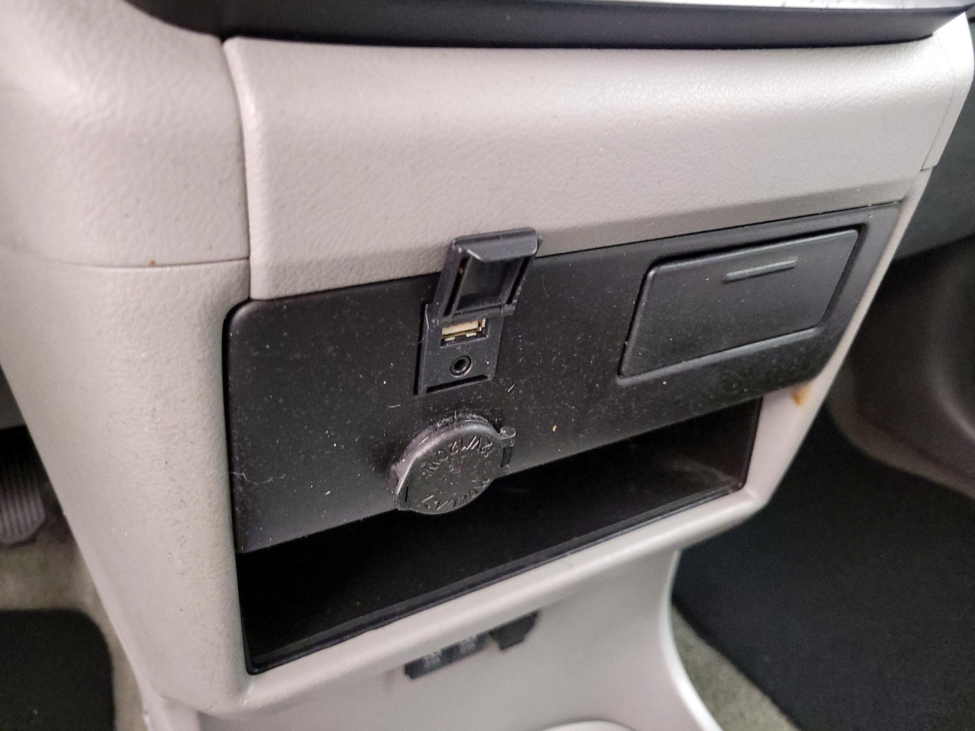 Thumbnail: 2018 Toyota Sienna - 16