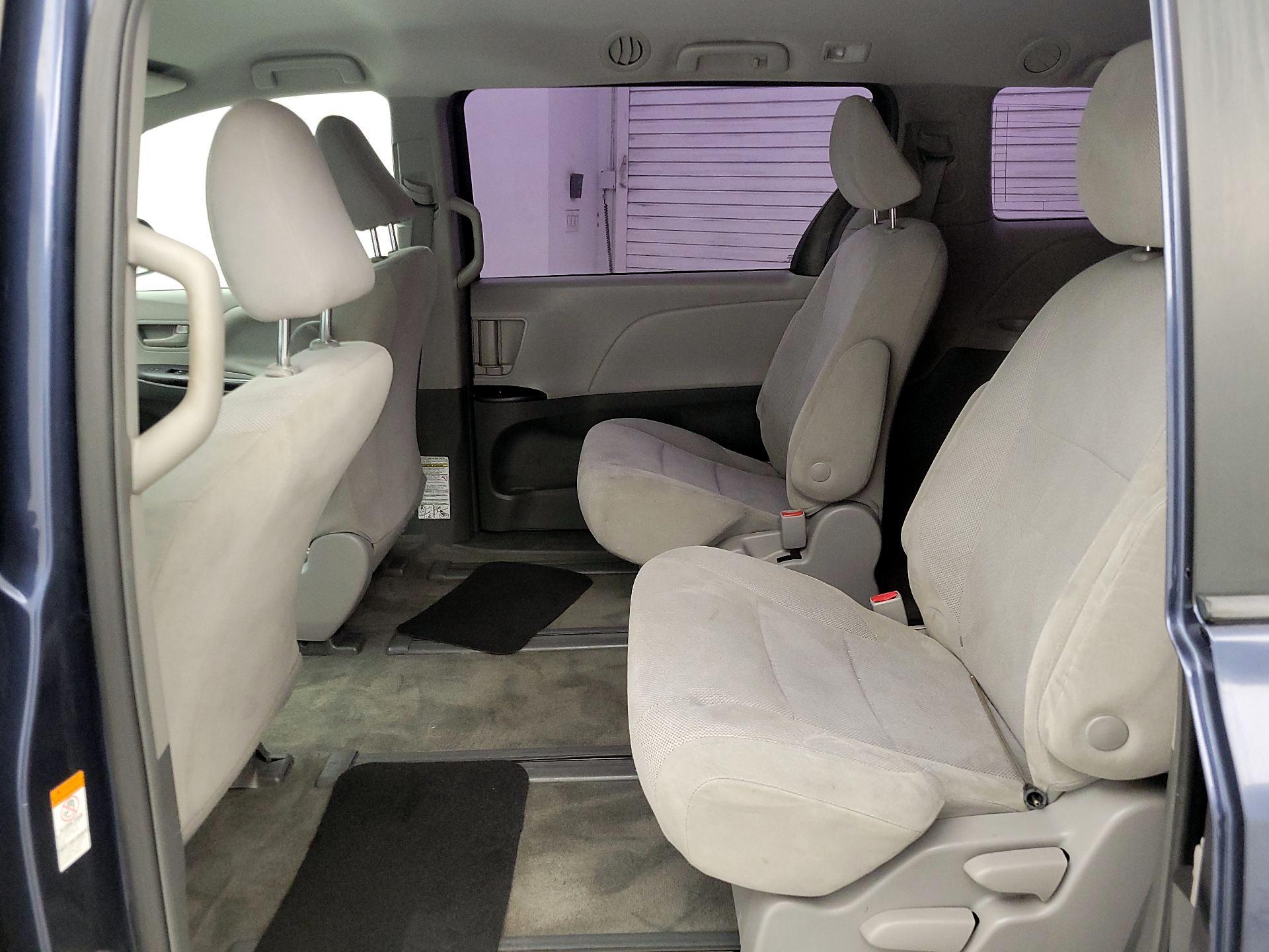 Thumbnail: 2018 Toyota Sienna - 17