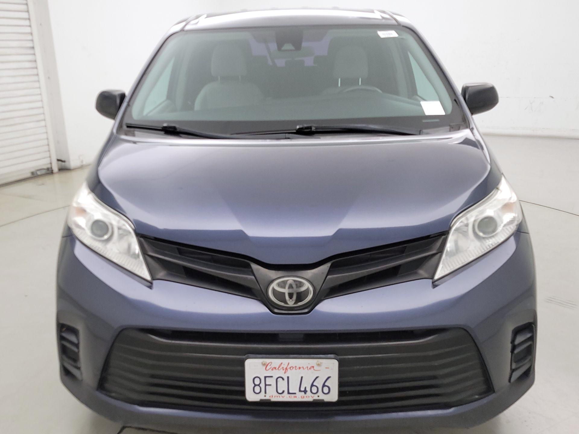 Thumbnail: 2018 Toyota Sienna - 2