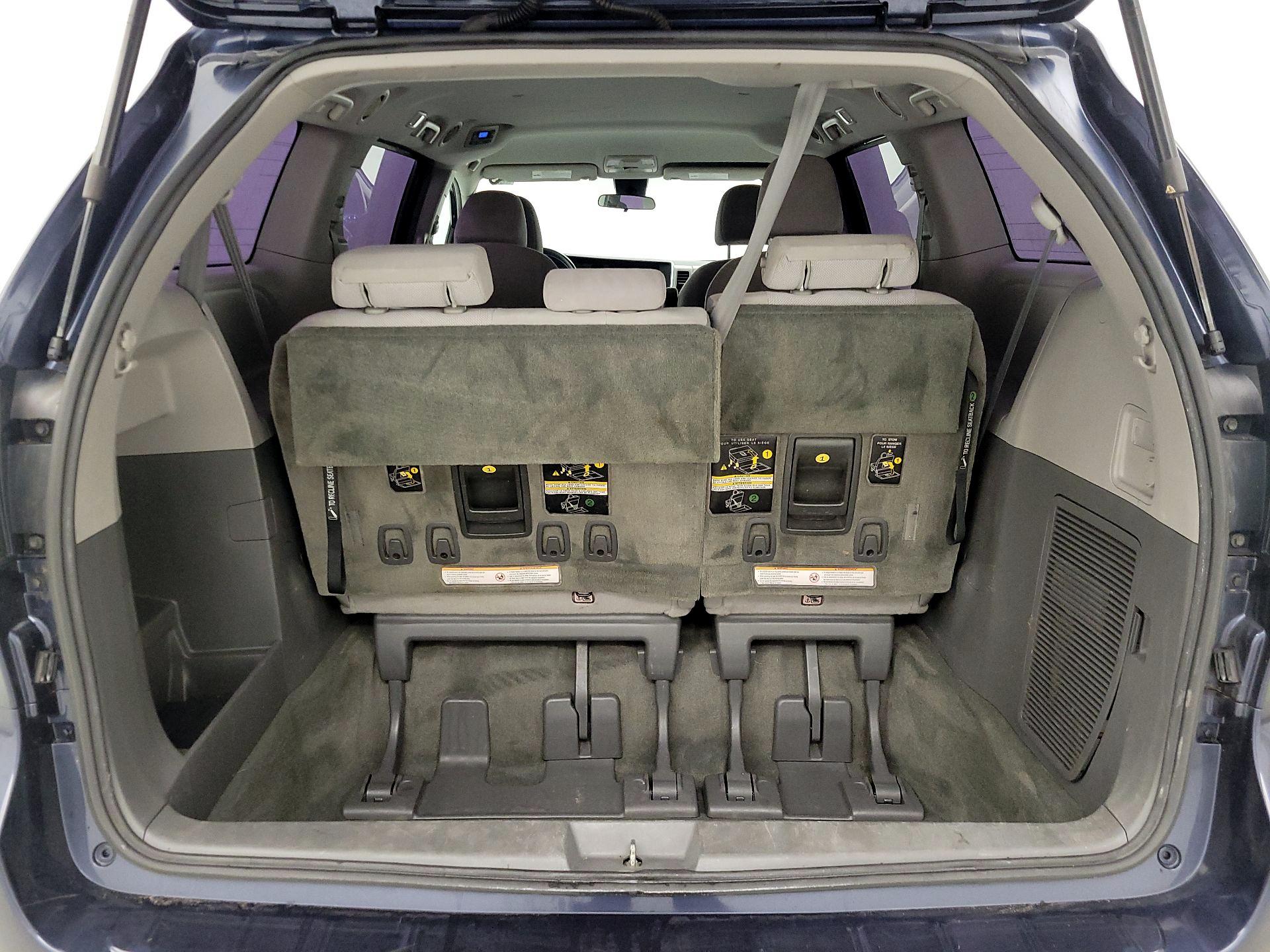 Thumbnail: 2018 Toyota Sienna - 19