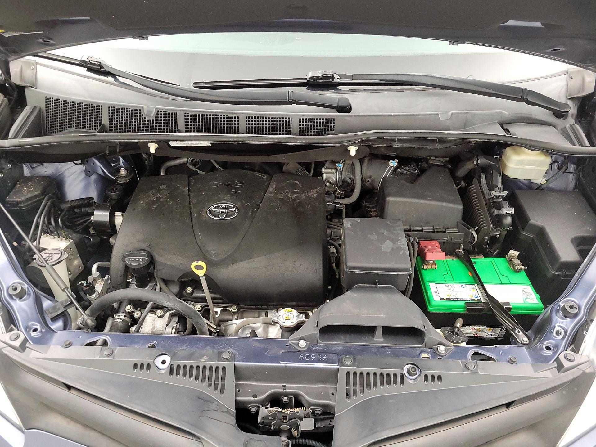 Thumbnail: 2018 Toyota Sienna - 20