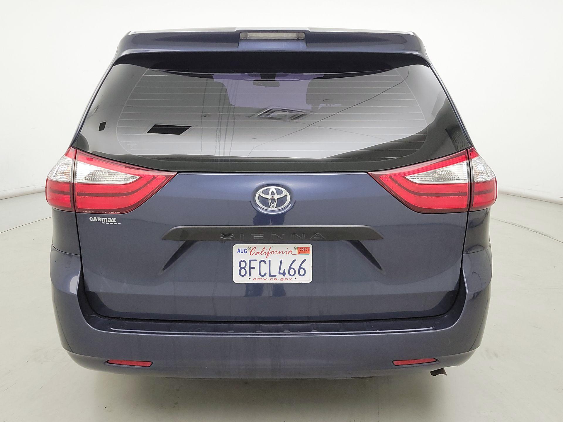 Thumbnail: 2018 Toyota Sienna - 6