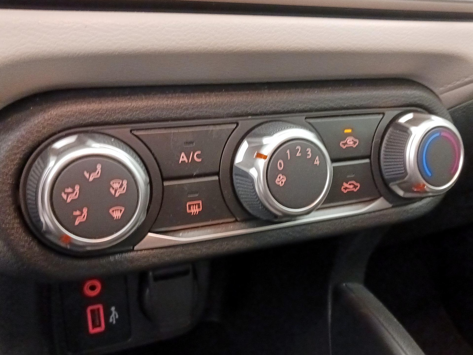 2021 Nissan Versa Sedan SV - Photo 16