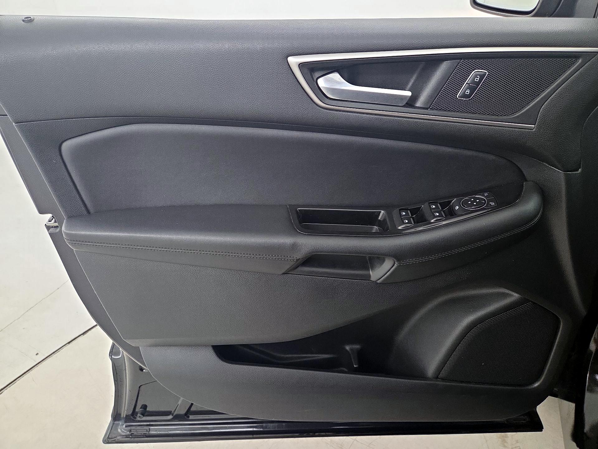Thumbnail: 2015 Ford Edge - 12