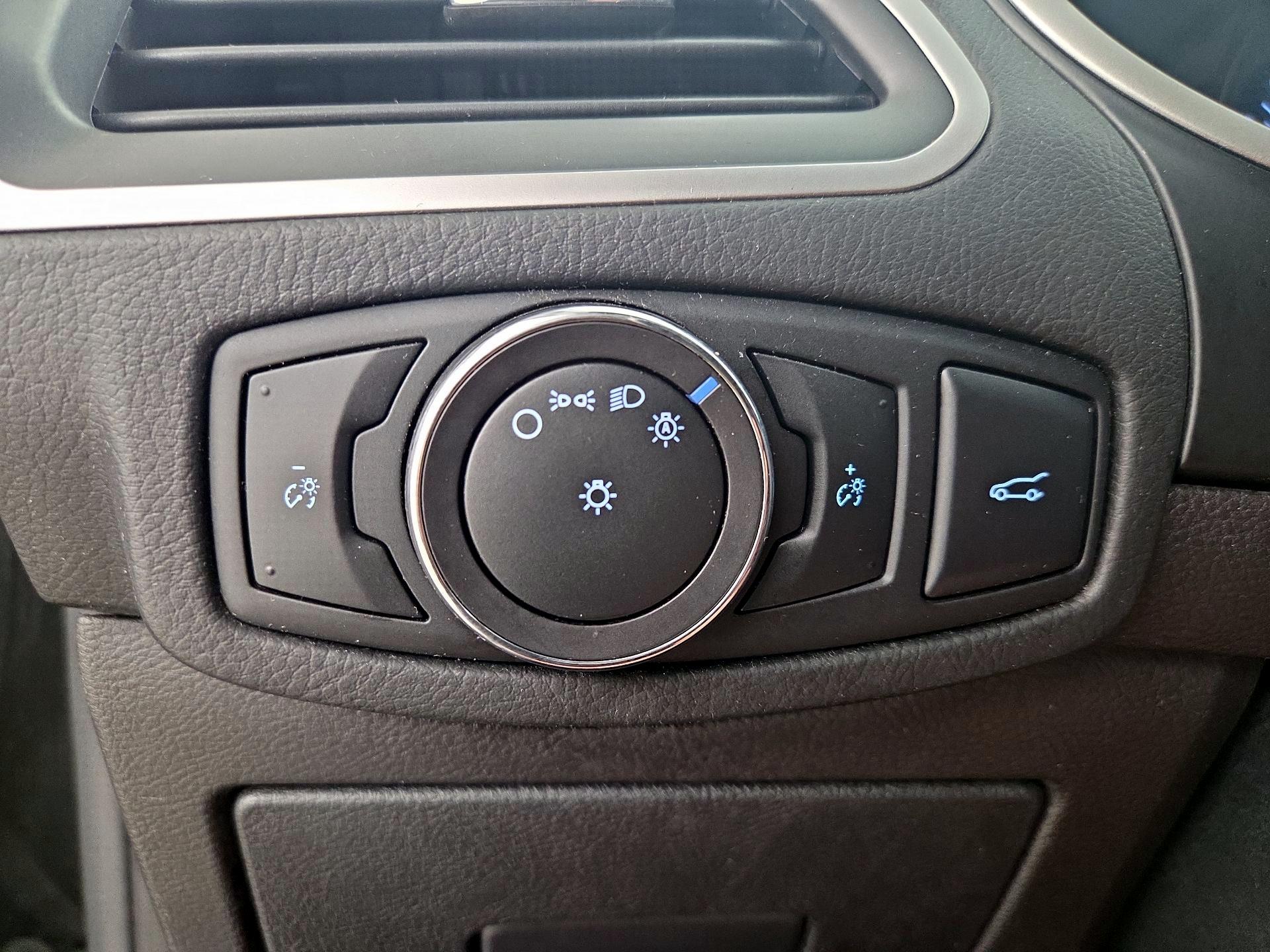Thumbnail: 2015 Ford Edge - 13
