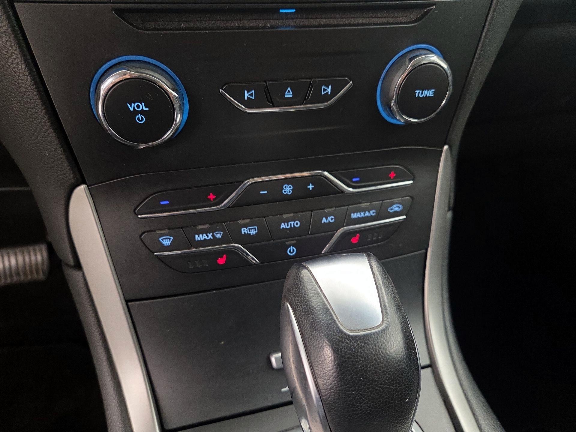 Thumbnail: 2015 Ford Edge - 17