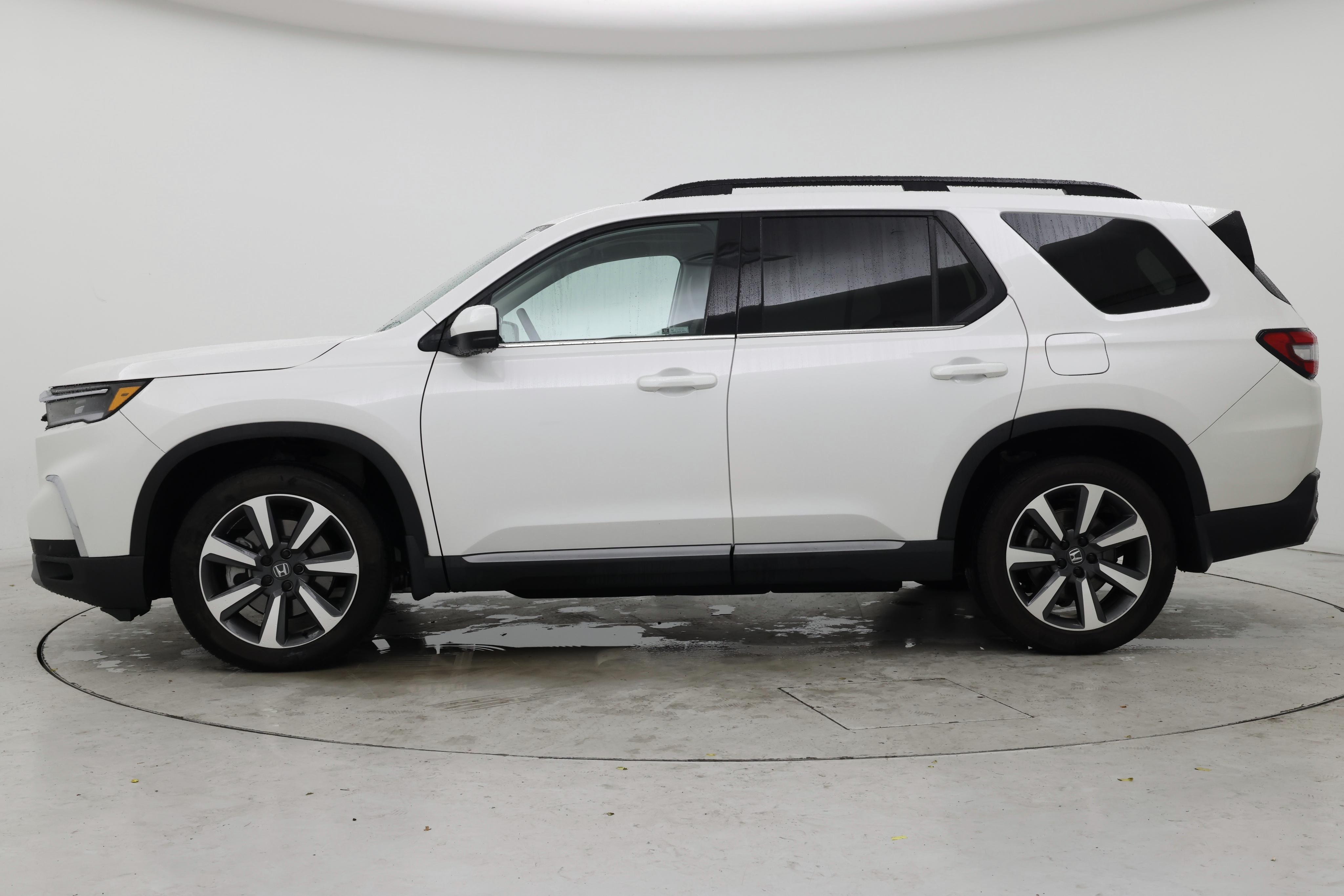 Thumbnail: 2023 Honda Pilot - 3