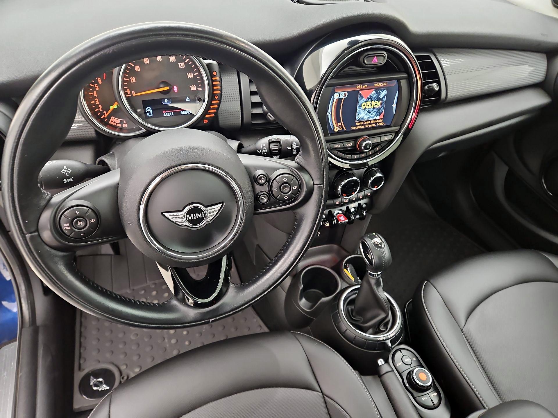Thumbnail: 2017 MINI Cooper Hardtop - 9
