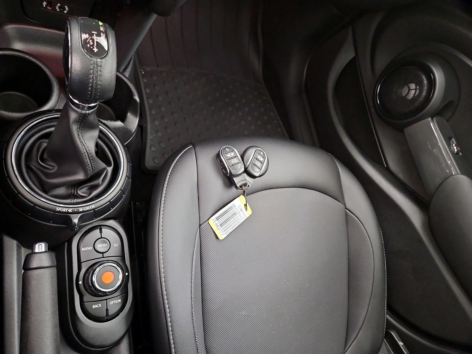 Thumbnail: 2017 MINI Cooper Hardtop - 16