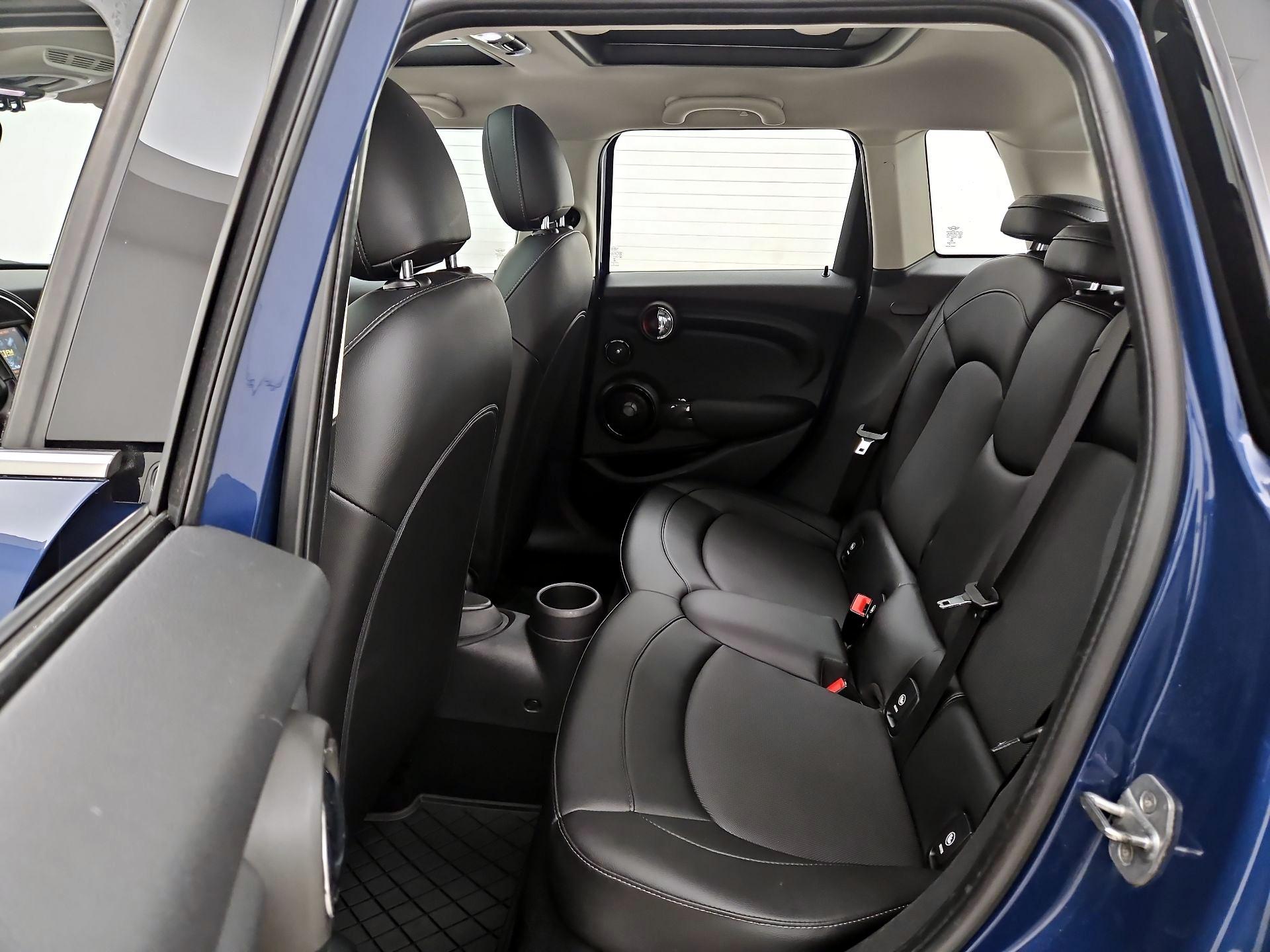 Thumbnail: 2017 MINI Cooper Hardtop - 19