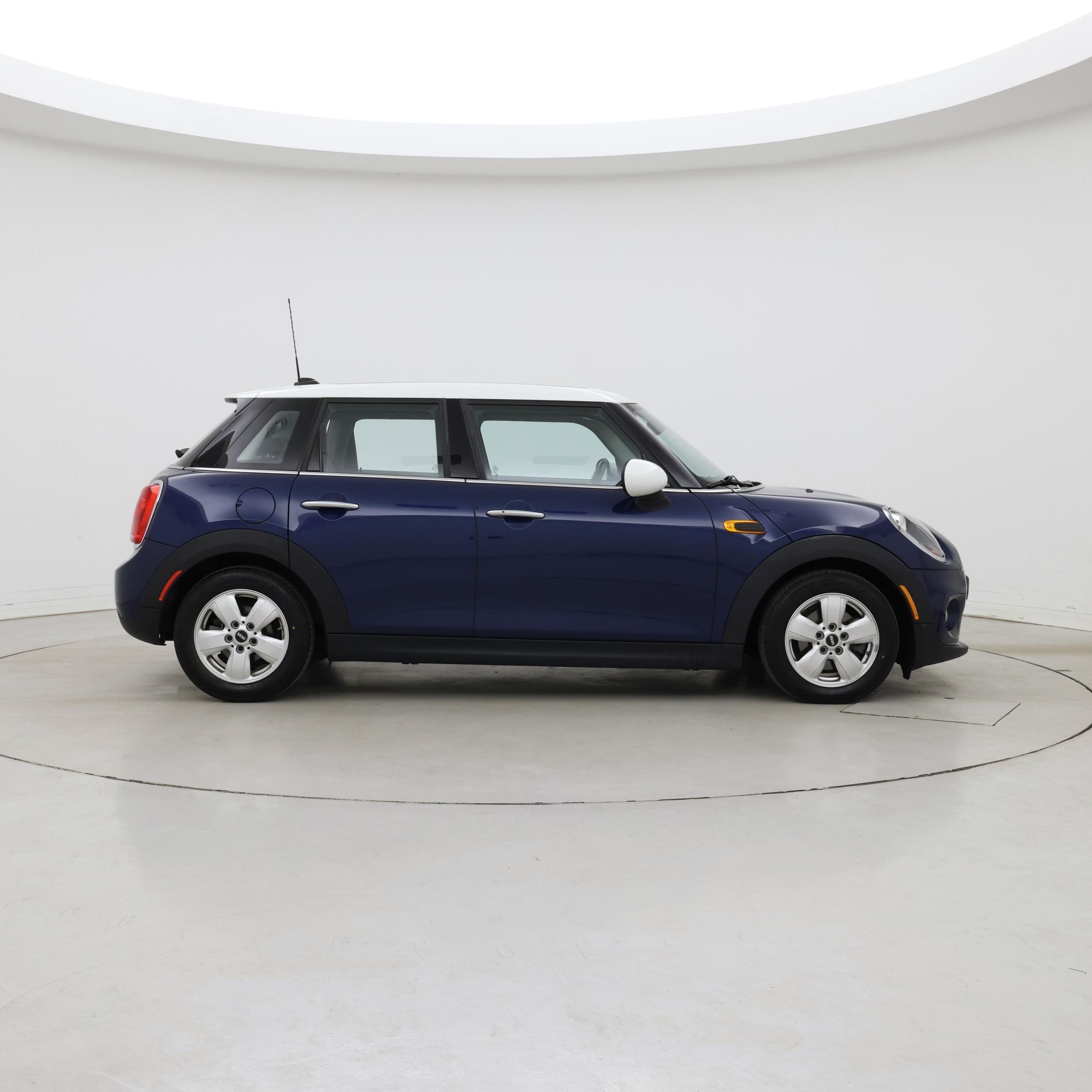 Thumbnail: 2017 MINI Cooper Hardtop - 7