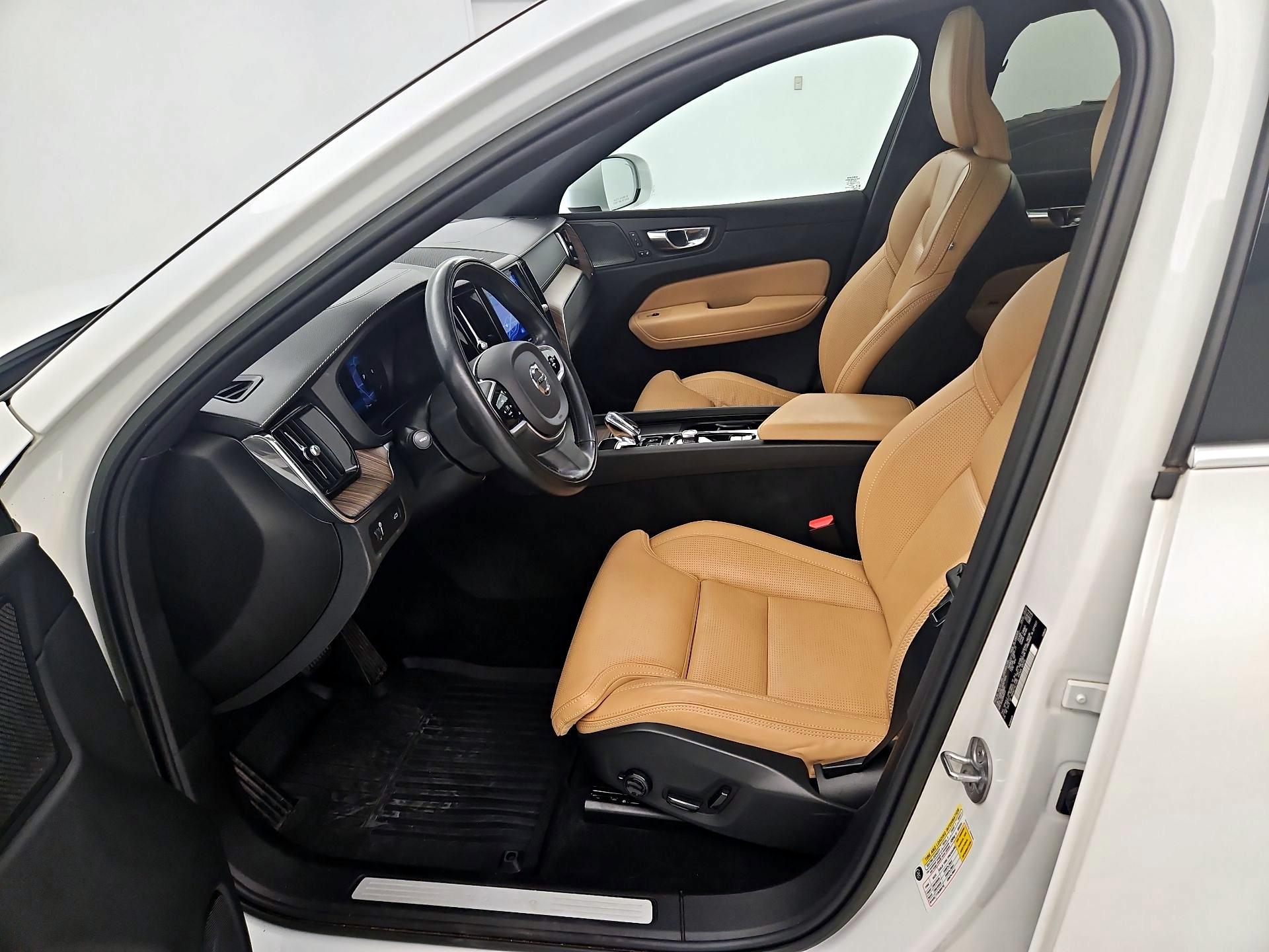 Thumbnail: 2022 Volvo XC60 - 11