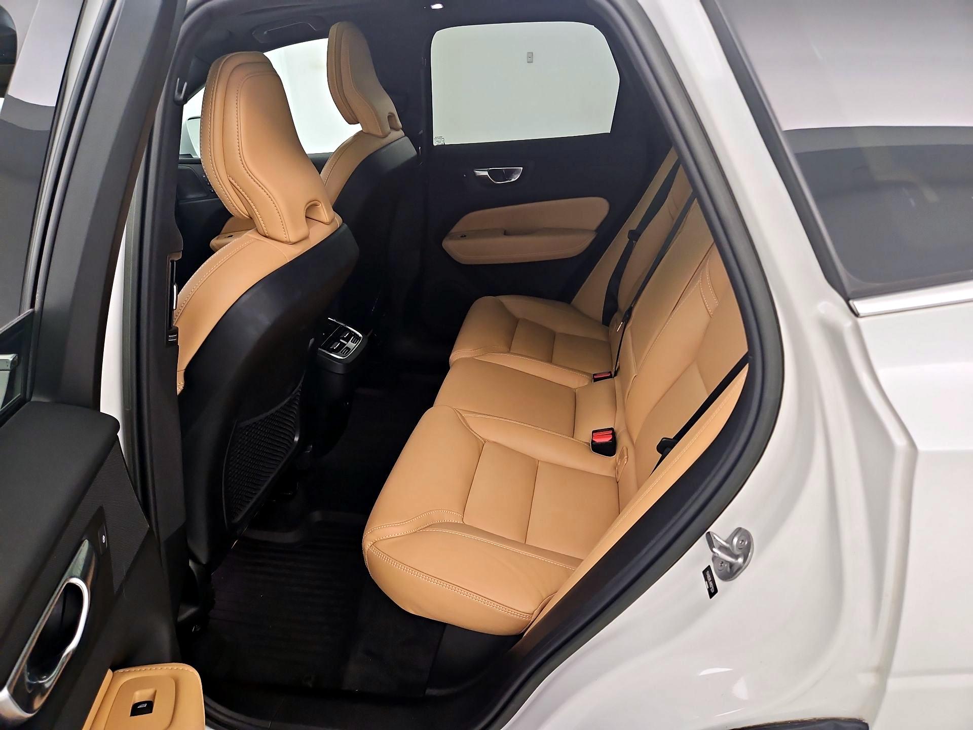 Thumbnail: 2022 Volvo XC60 - 20