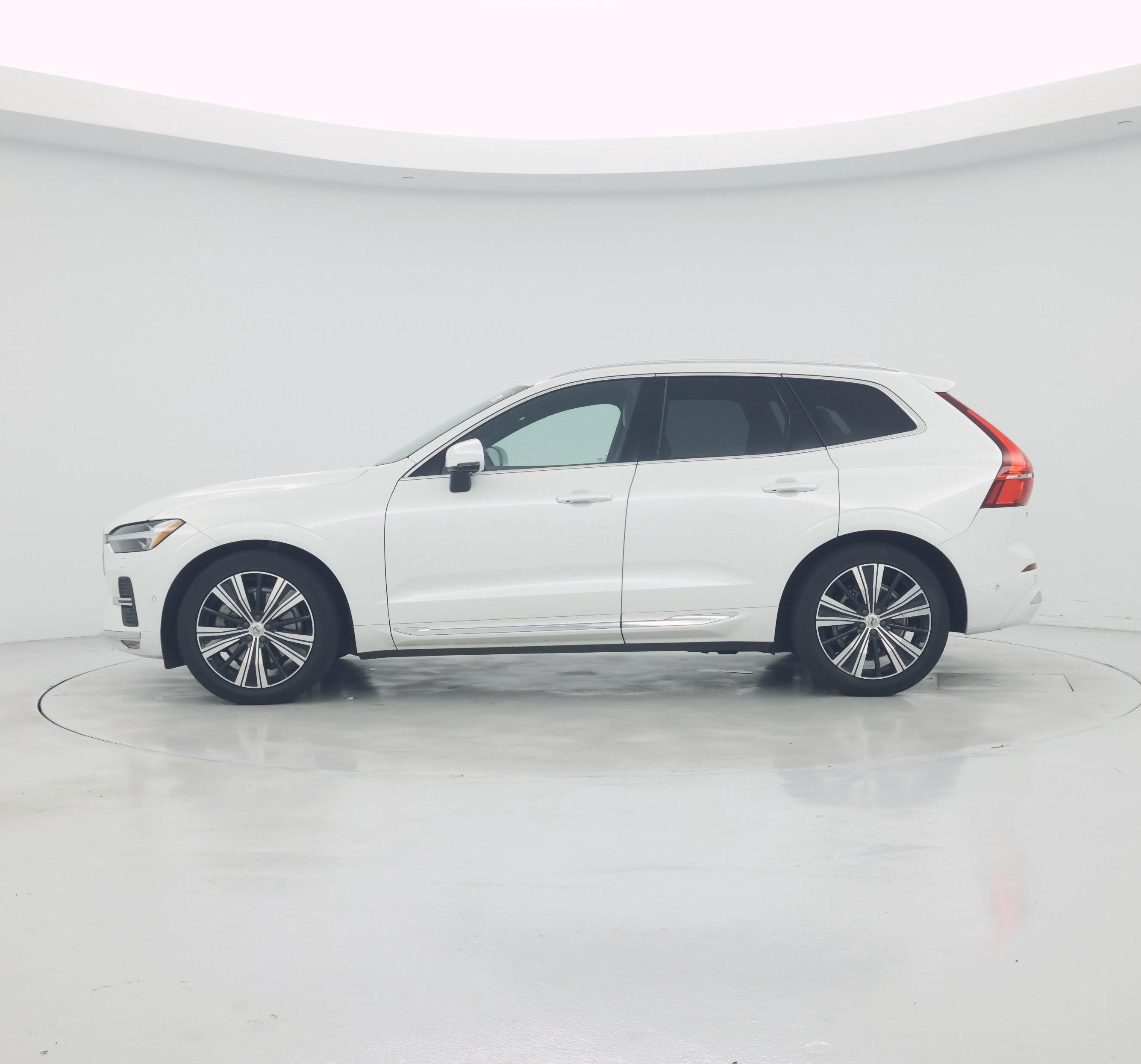 Thumbnail: 2022 Volvo XC60 - 3