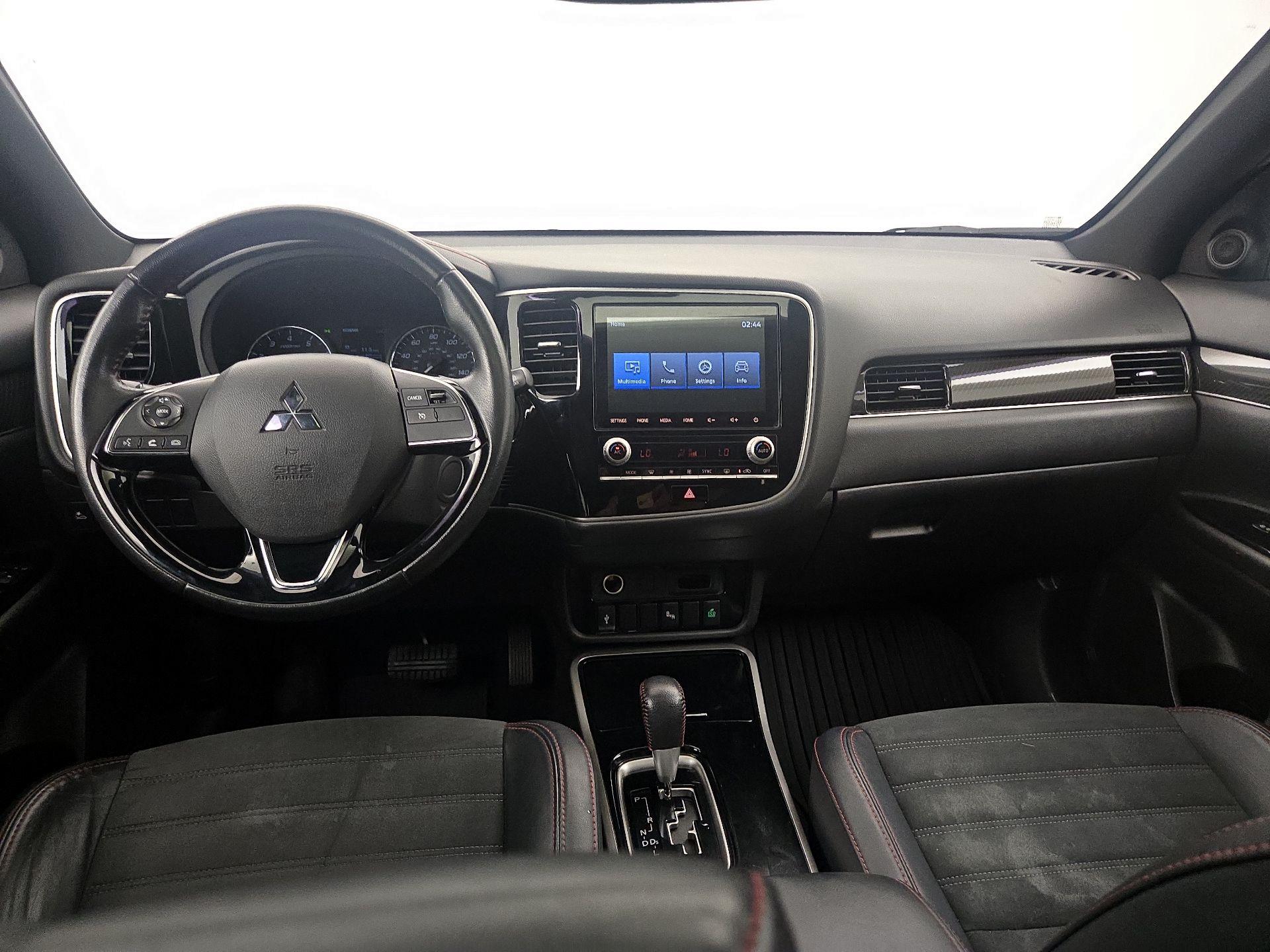 Thumbnail: 2020 Mitsubishi Outlander - 9