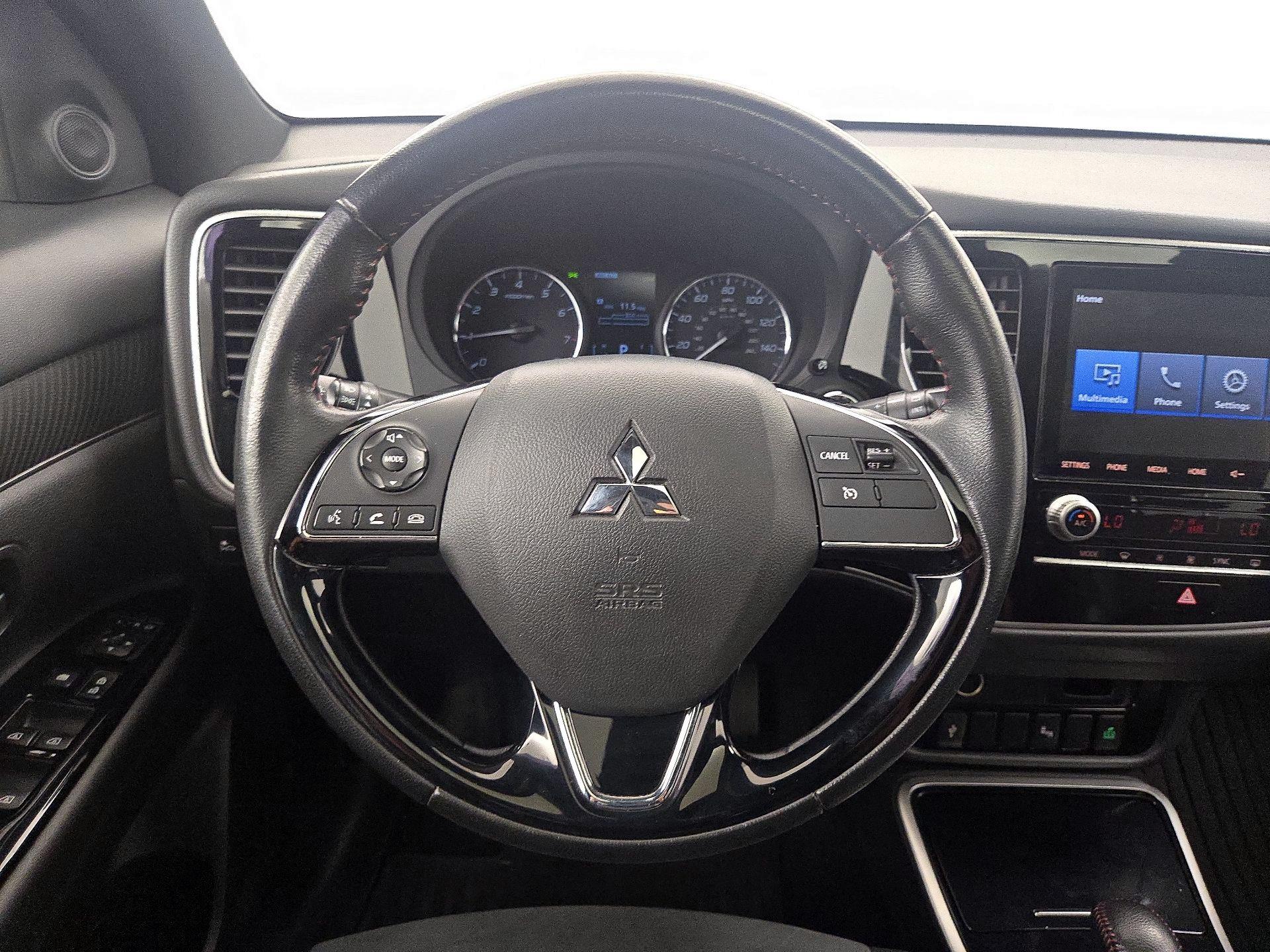 Thumbnail: 2020 Mitsubishi Outlander - 10