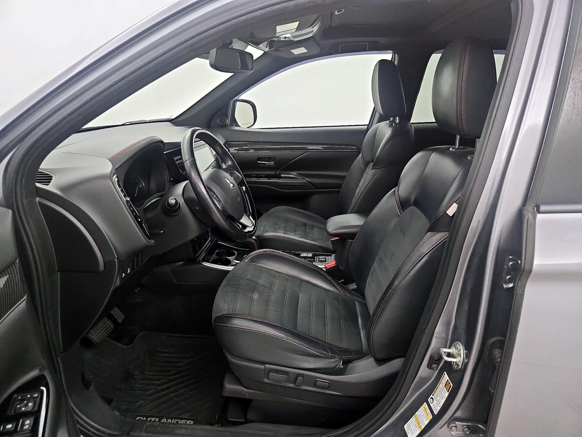 Thumbnail: 2020 Mitsubishi Outlander - 11