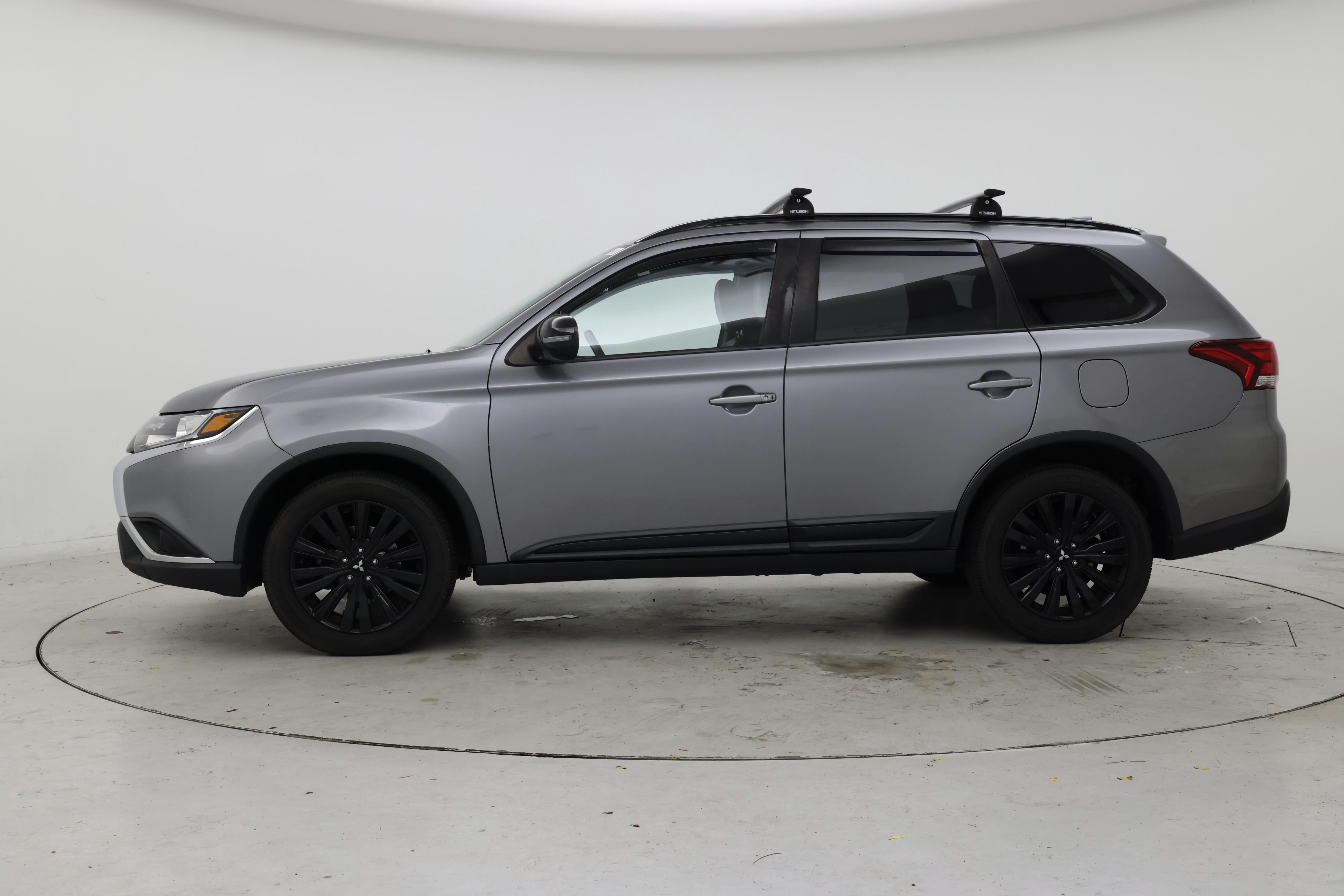 Thumbnail: 2020 Mitsubishi Outlander - 3