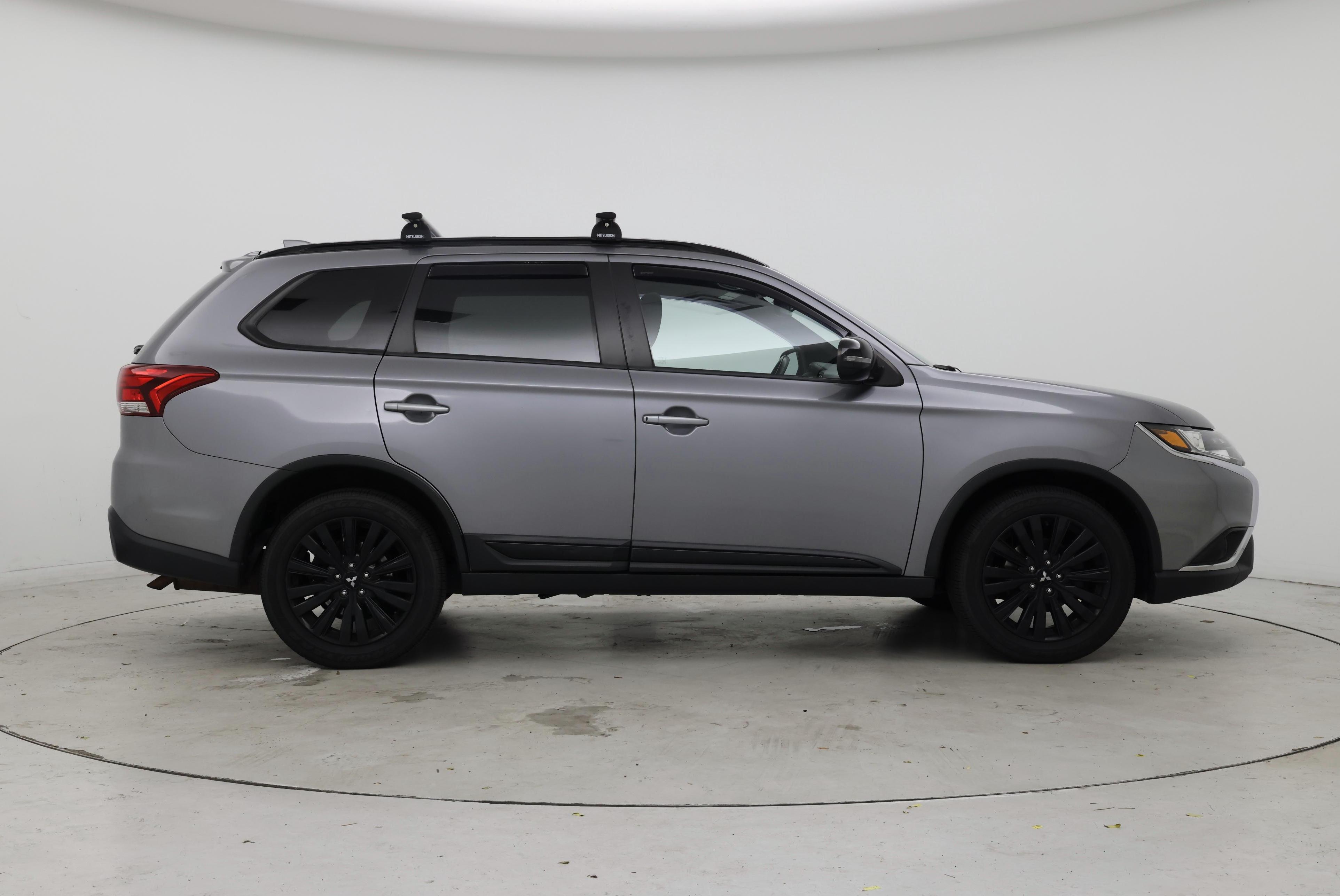 Thumbnail: 2020 Mitsubishi Outlander - 7