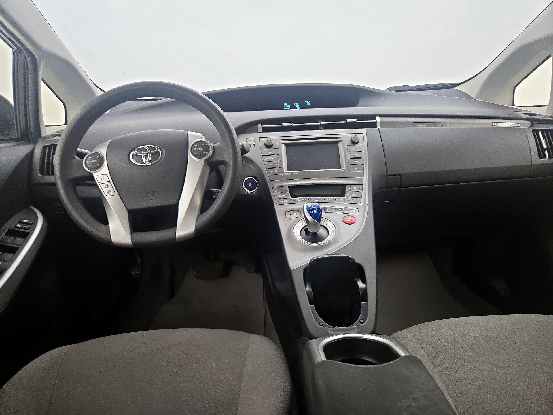 Thumbnail: 2015 Toyota Prius - 9