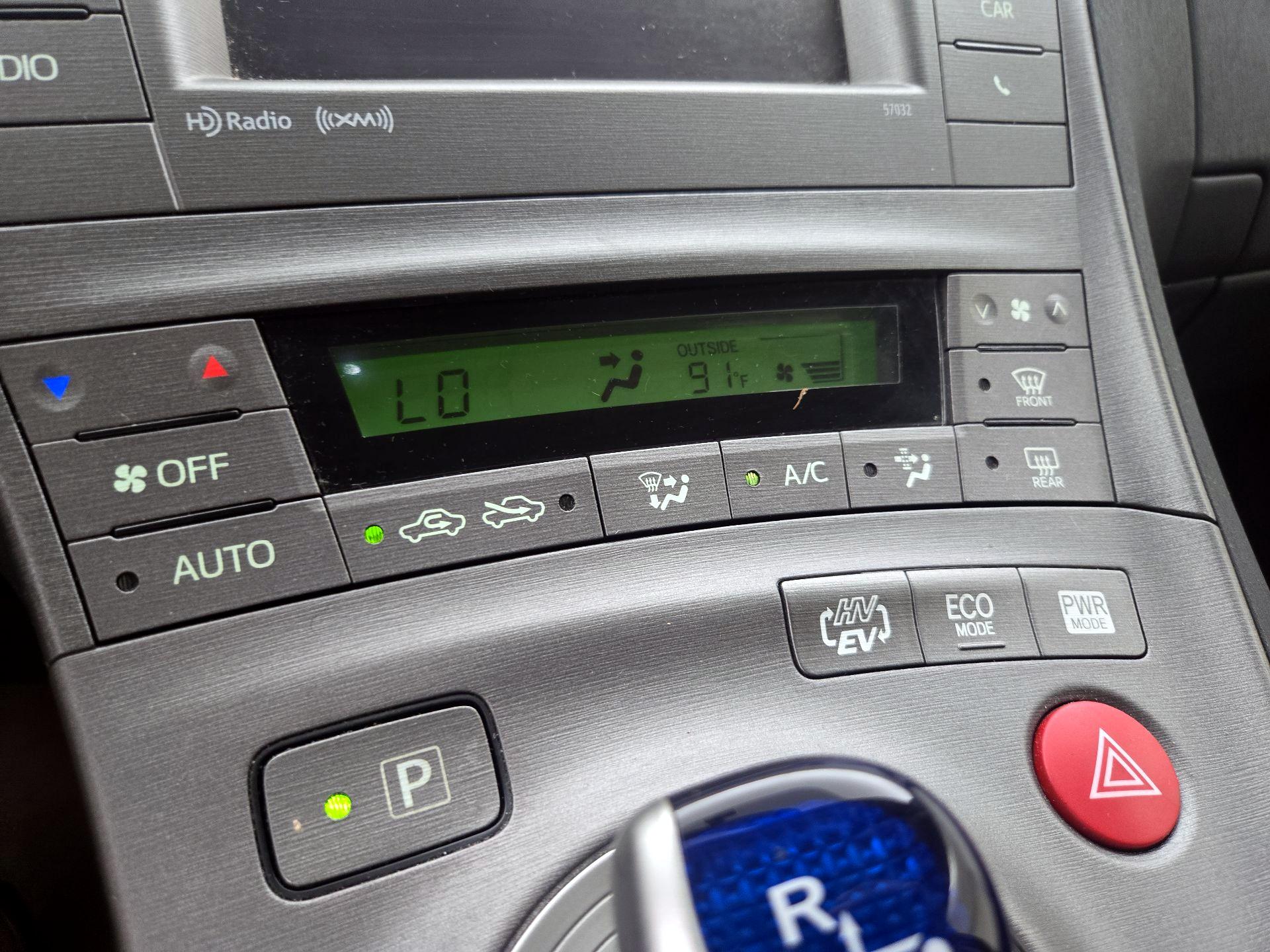 Thumbnail: 2015 Toyota Prius - 16