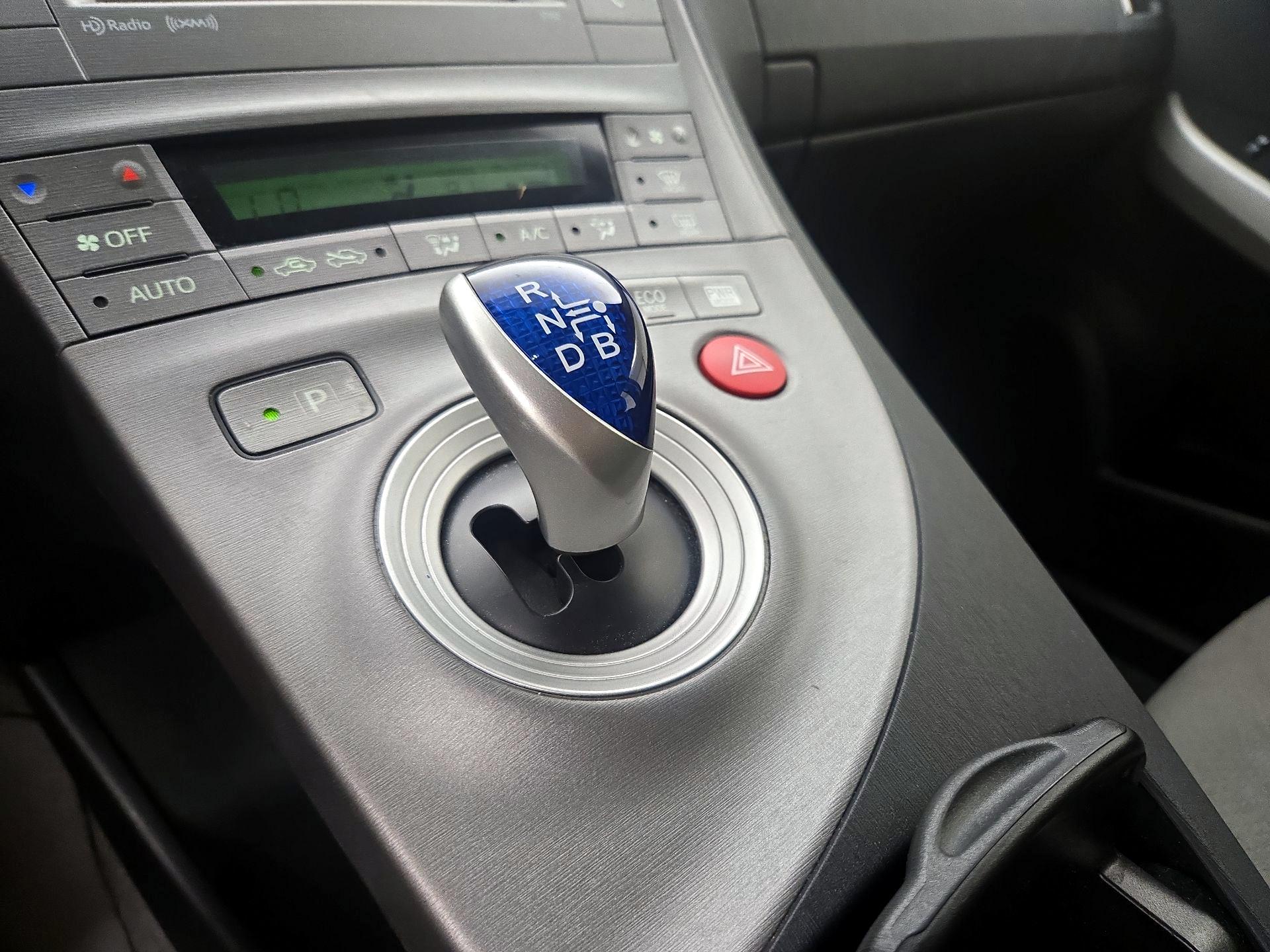 Thumbnail: 2015 Toyota Prius - 17