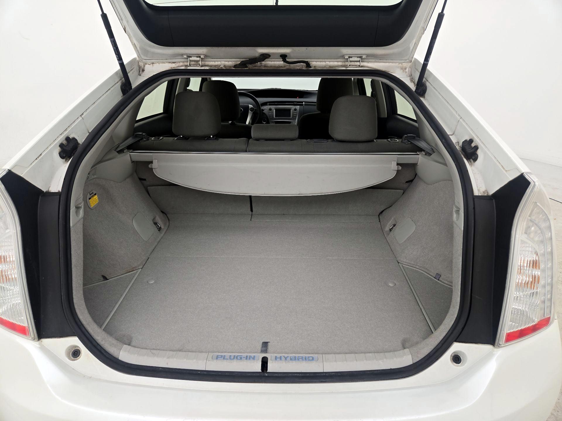 Thumbnail: 2015 Toyota Prius - 20