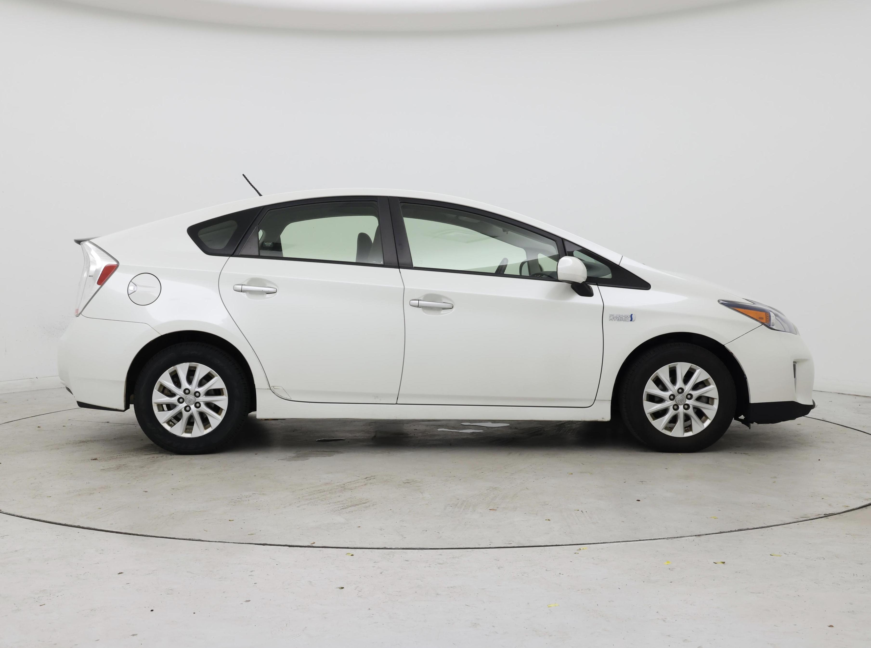 Thumbnail: 2015 Toyota Prius - 7