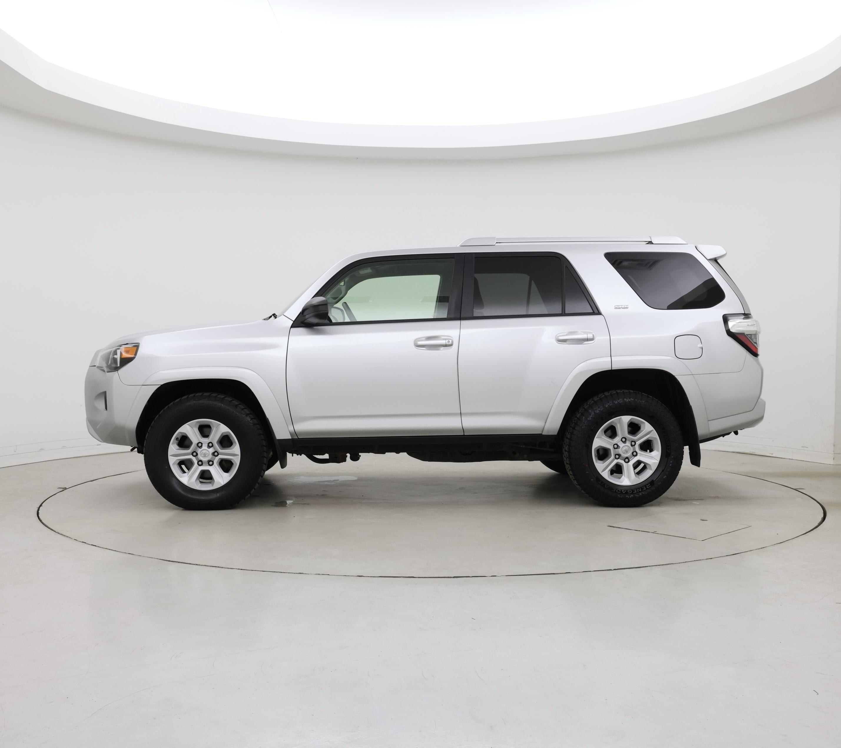 Thumbnail: 2017 Toyota 4Runner - 3