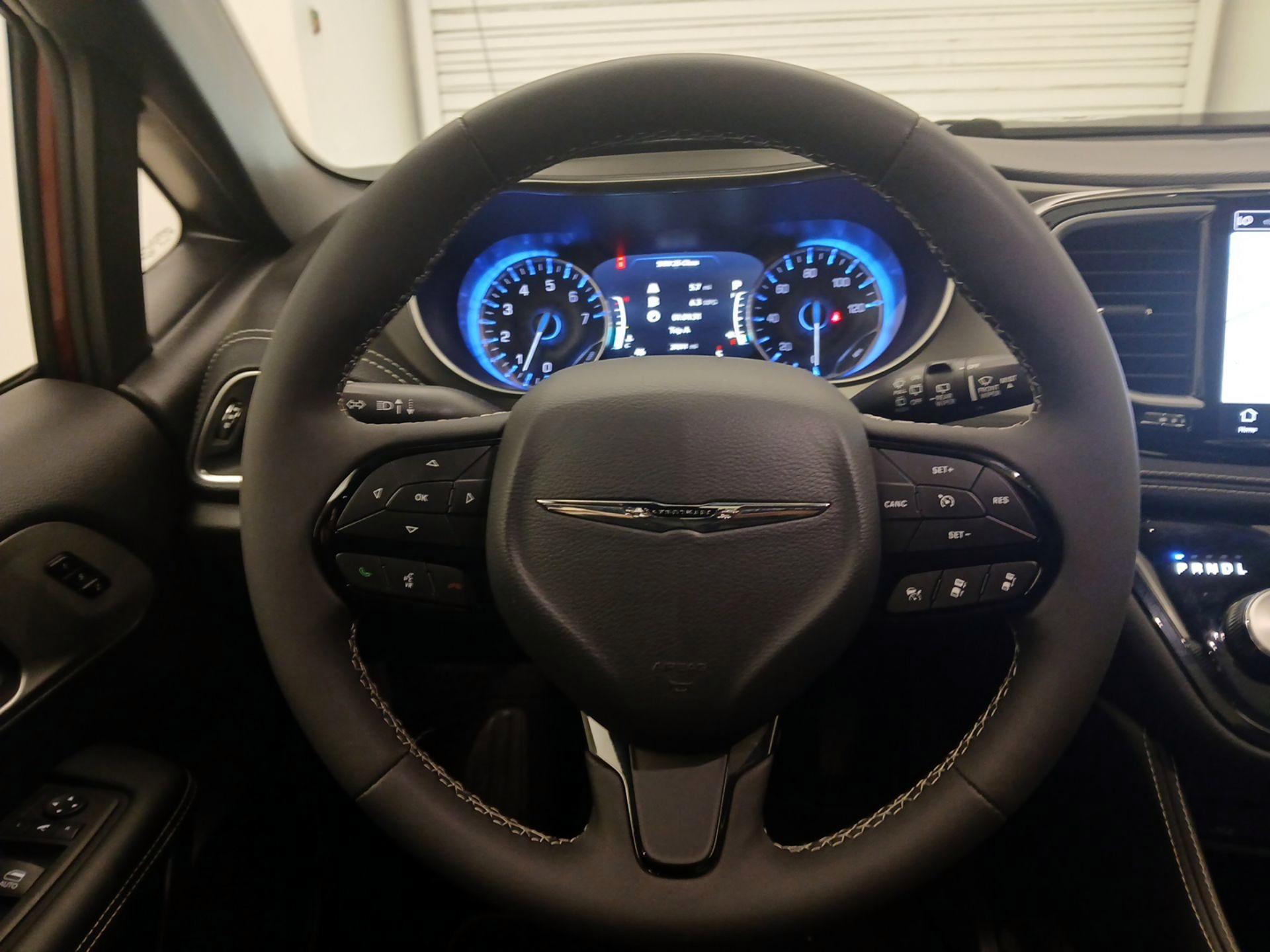 Thumbnail: 2023 Chrysler Pacifica - 10