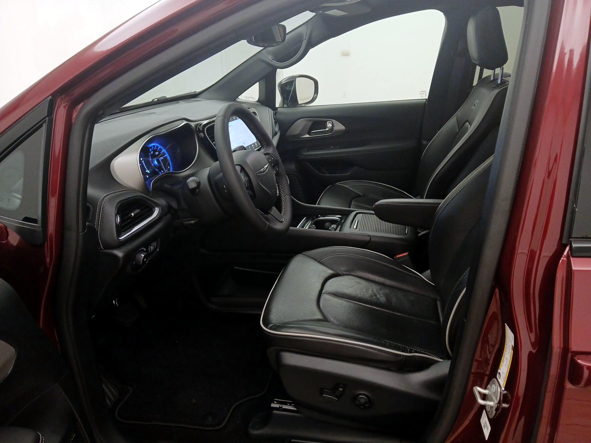 Thumbnail: 2023 Chrysler Pacifica - 11